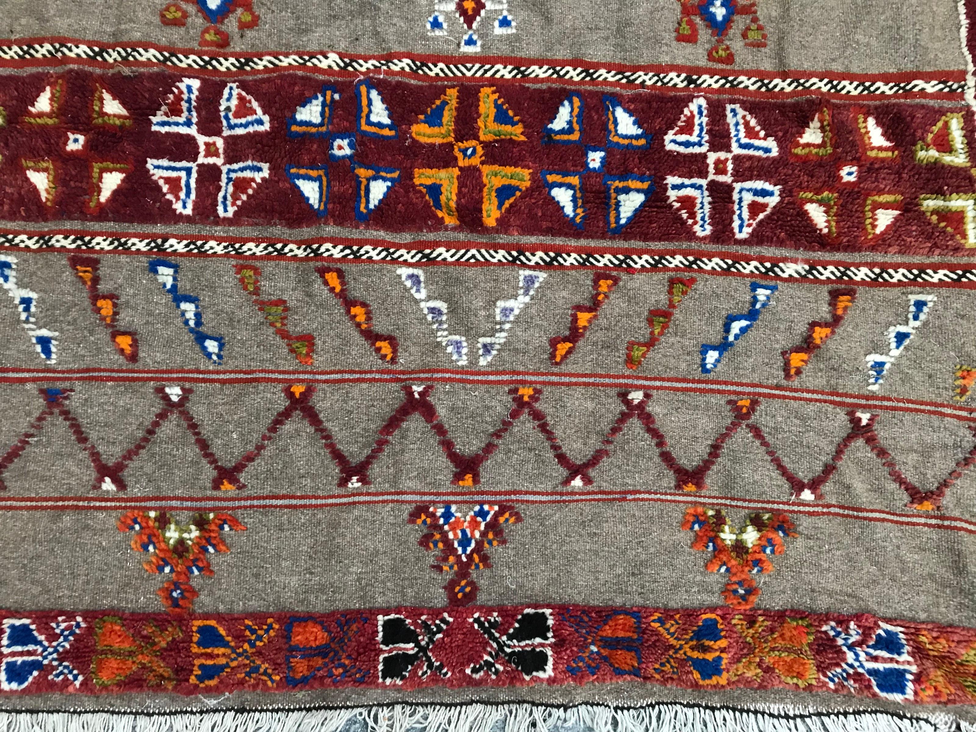 Vintage Tribal Moroccan Berbere Rug In Good Condition For Sale In Saint Ouen, FR