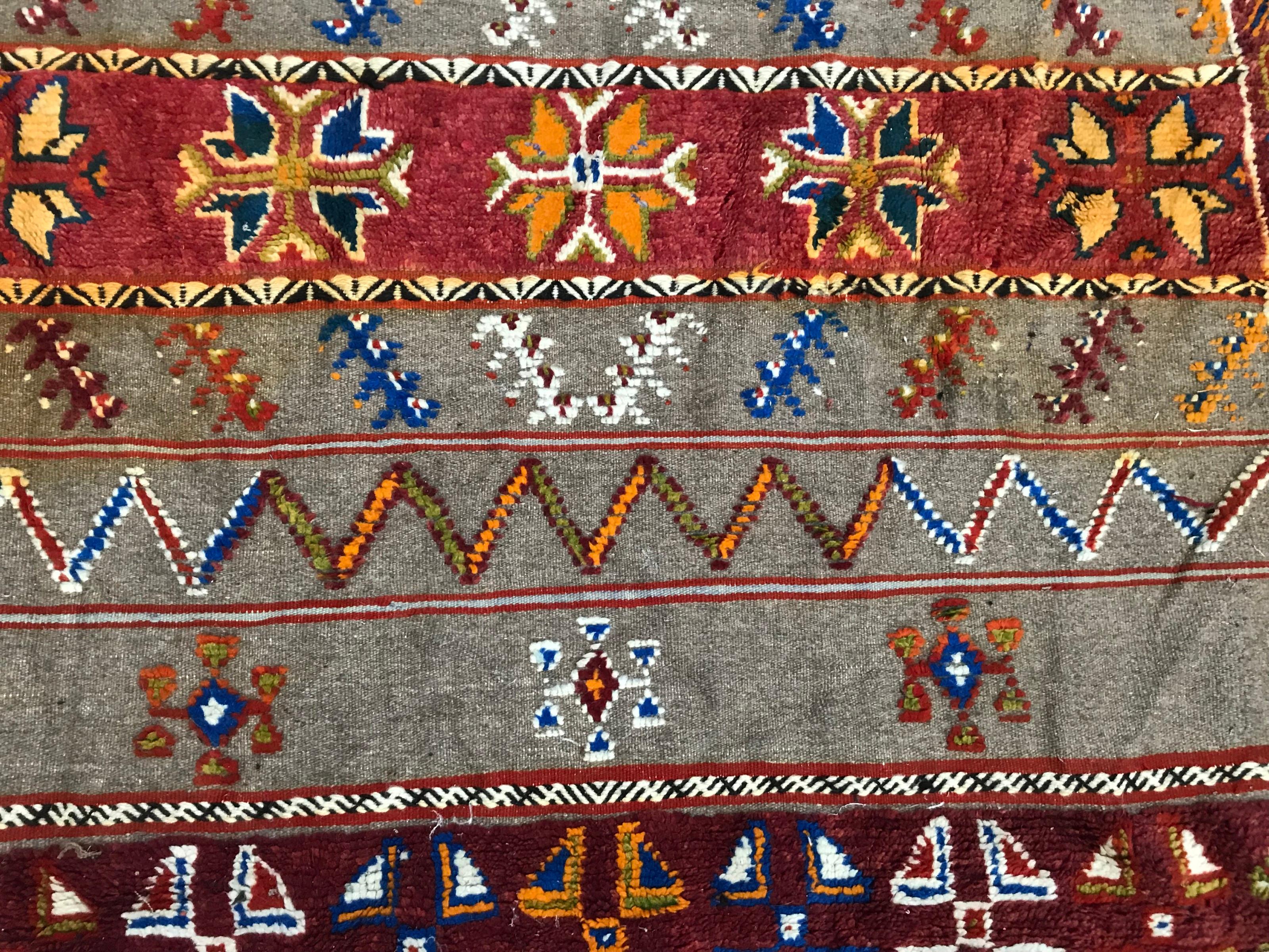 Marokkanischer Berbere-Teppich mit Stammesmotiv im Zustand „Gut“ im Angebot in Saint Ouen, FR