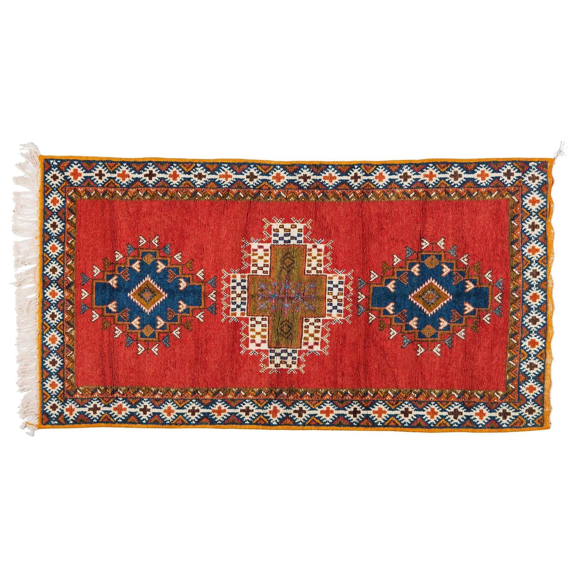 Tapis ou moquette tribal marocain rouge vintage 