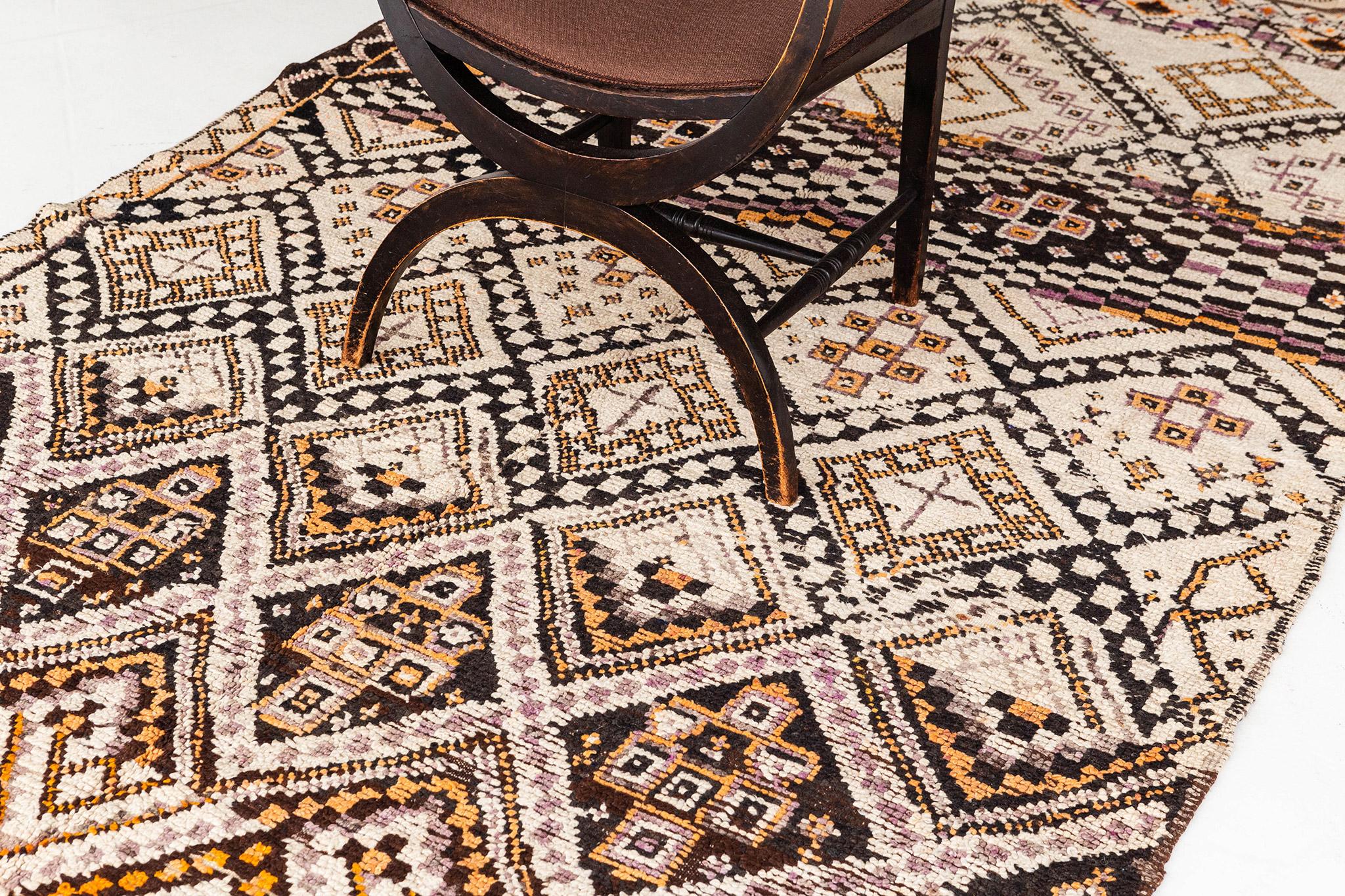 Marokkanischer Stammeskunst-Teppich Azilal Tribe, Vintage (Wolle) im Angebot