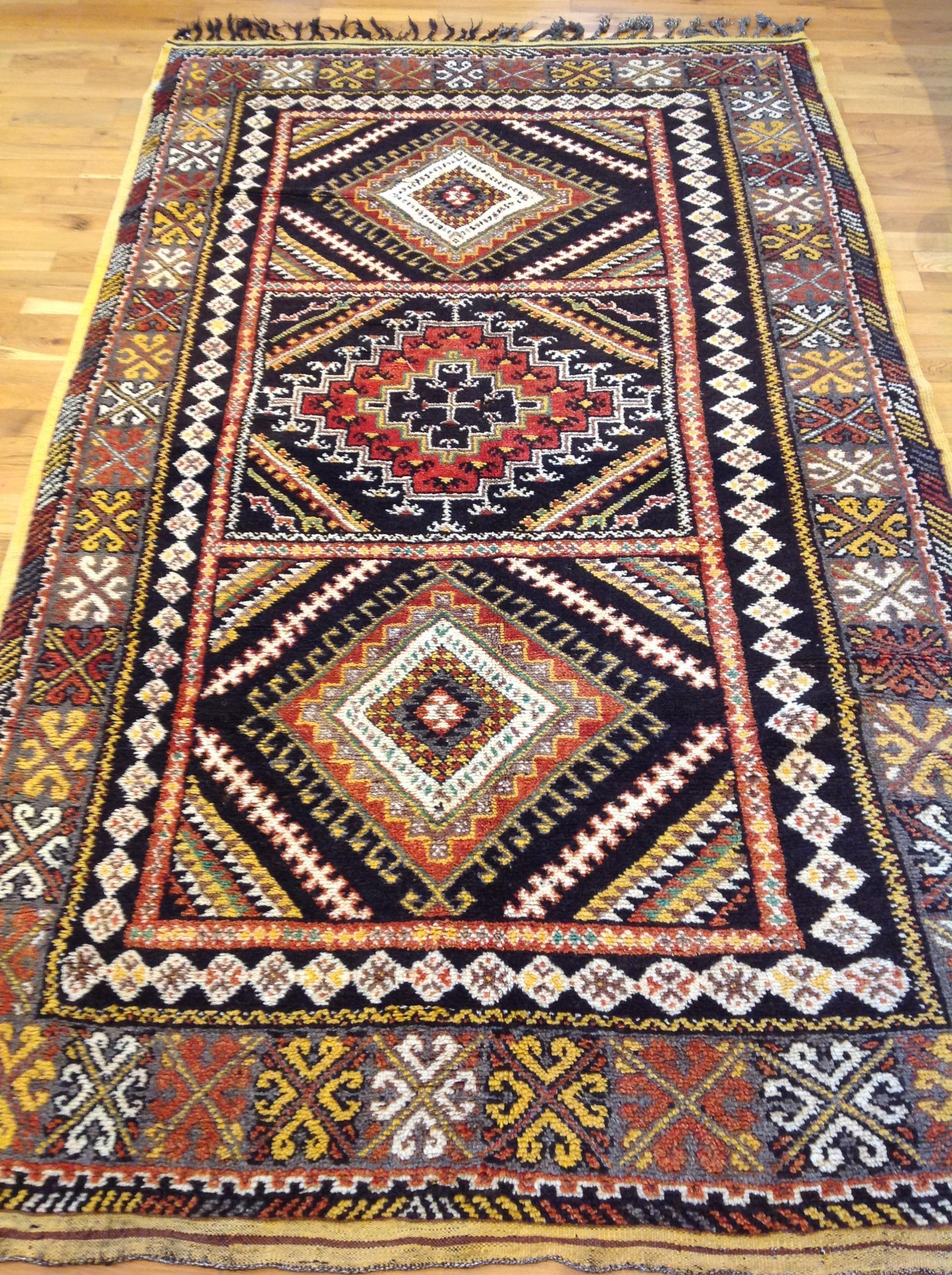 Vintage Tribal Moroccan Rug In Good Condition For Sale In West Hollywood, CA