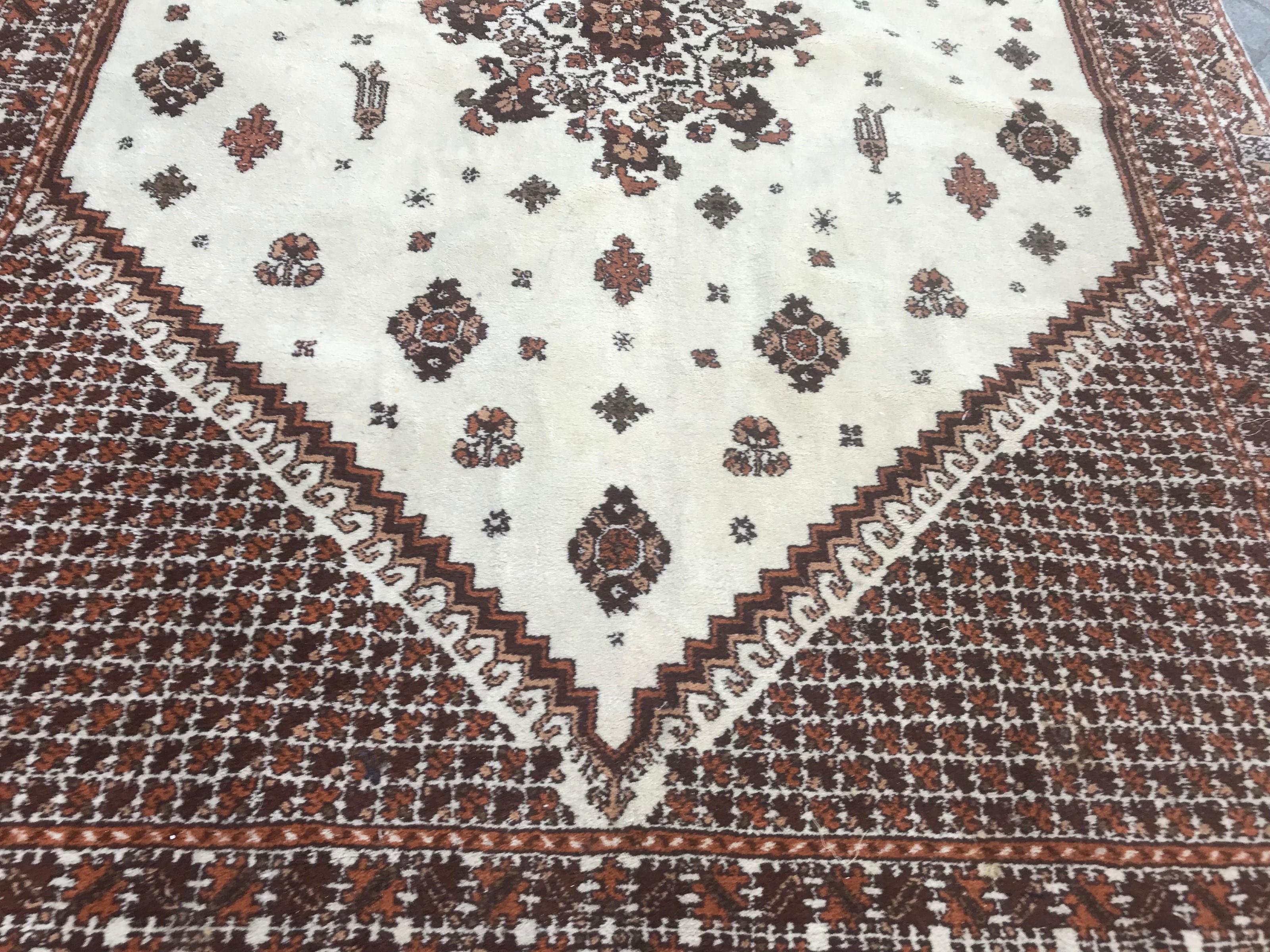 Vintage Tribal Moroccan Rug In Good Condition In Saint Ouen, FR