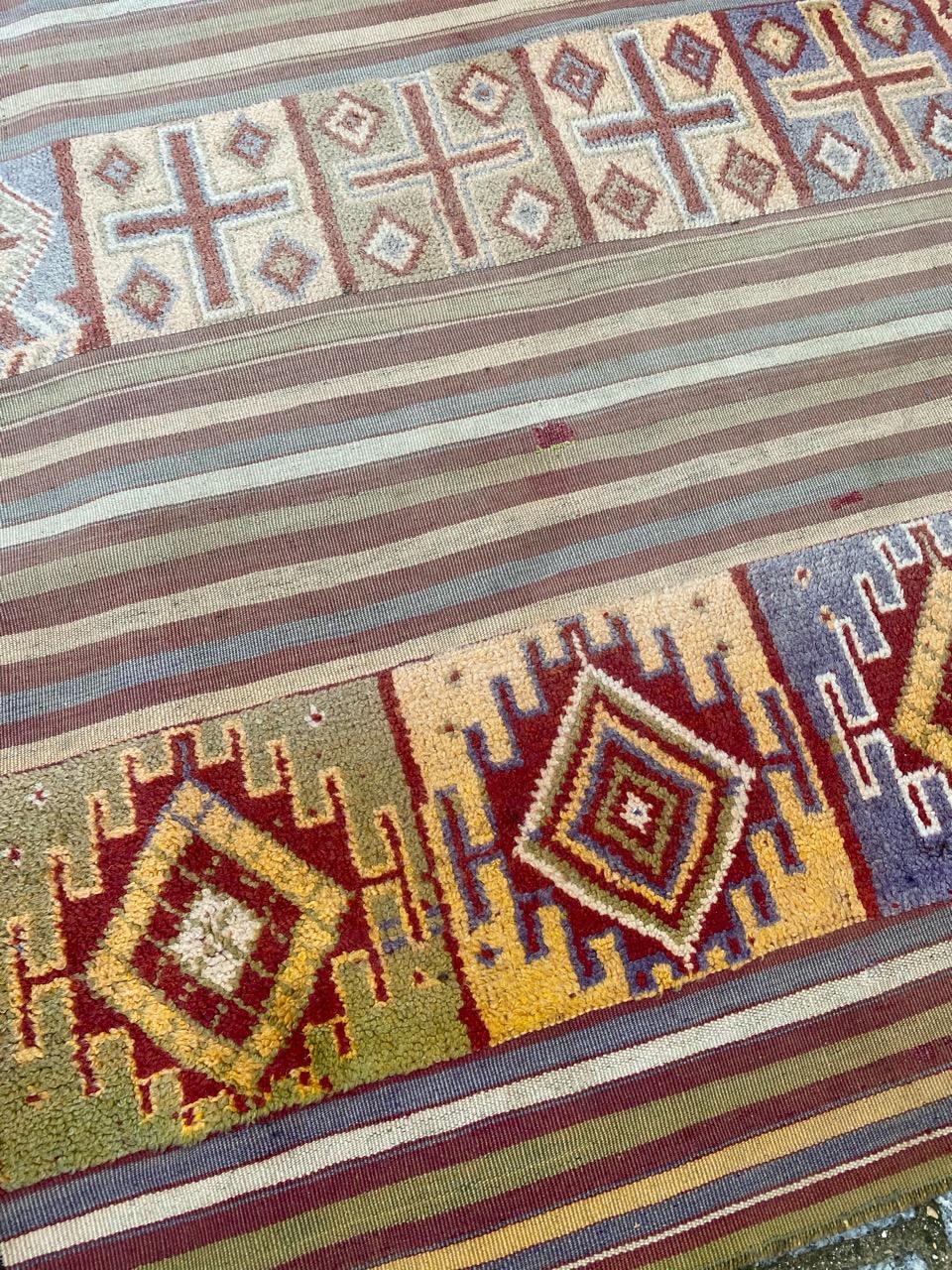 20ième siècle Le joli tapis marocain tribal vintage de Bobyrug en vente