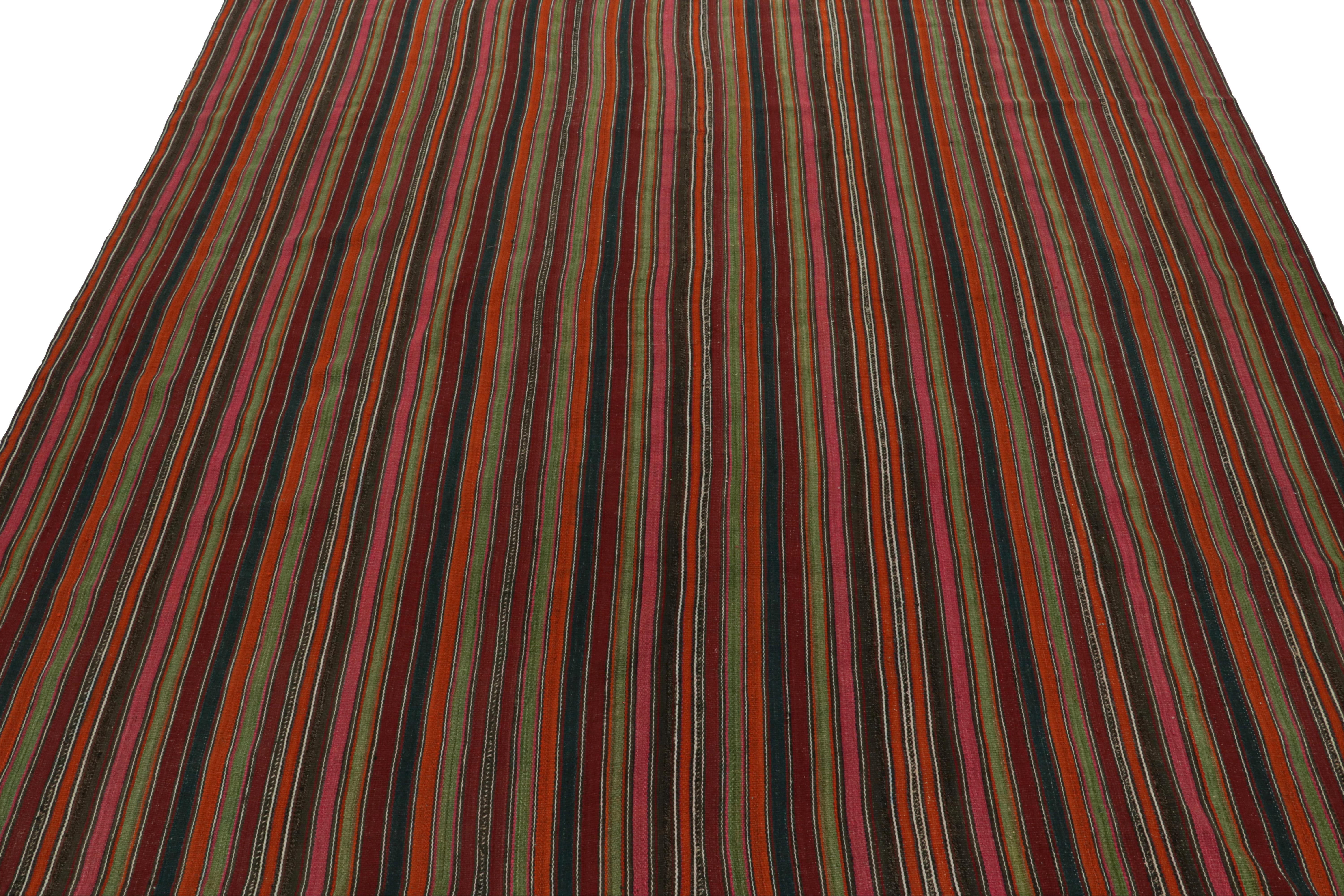 Kilim persa tribal vintage de rayas policromáticas by Rug & Kilim Tribal en venta