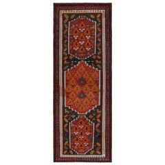 Persischer Stammes-Kilim-Läufer mit malerischen Motiven von Rug & Kilim