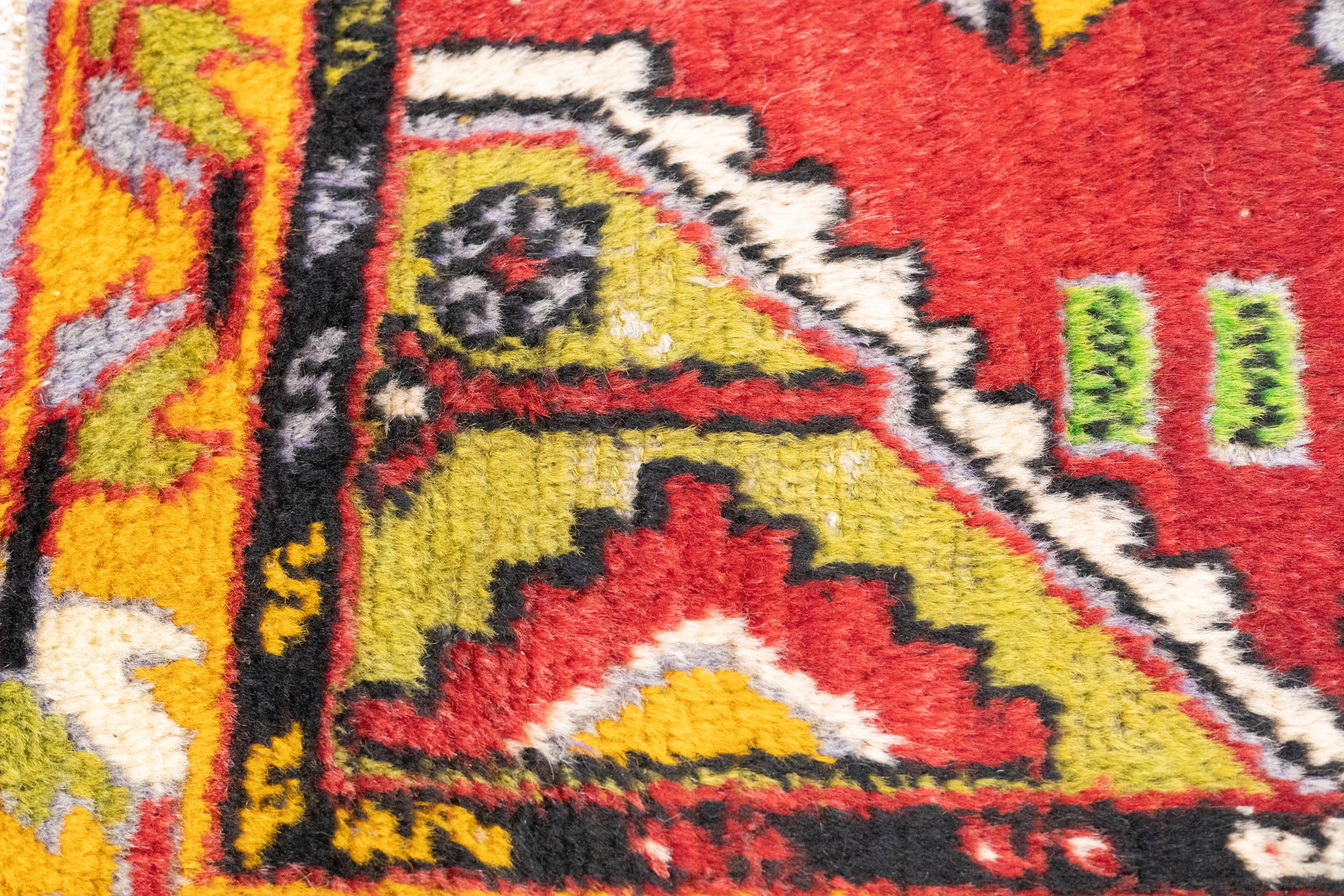 Alfombra Tribal Vintage 2'6'' x 5'2'' siglo XX en venta