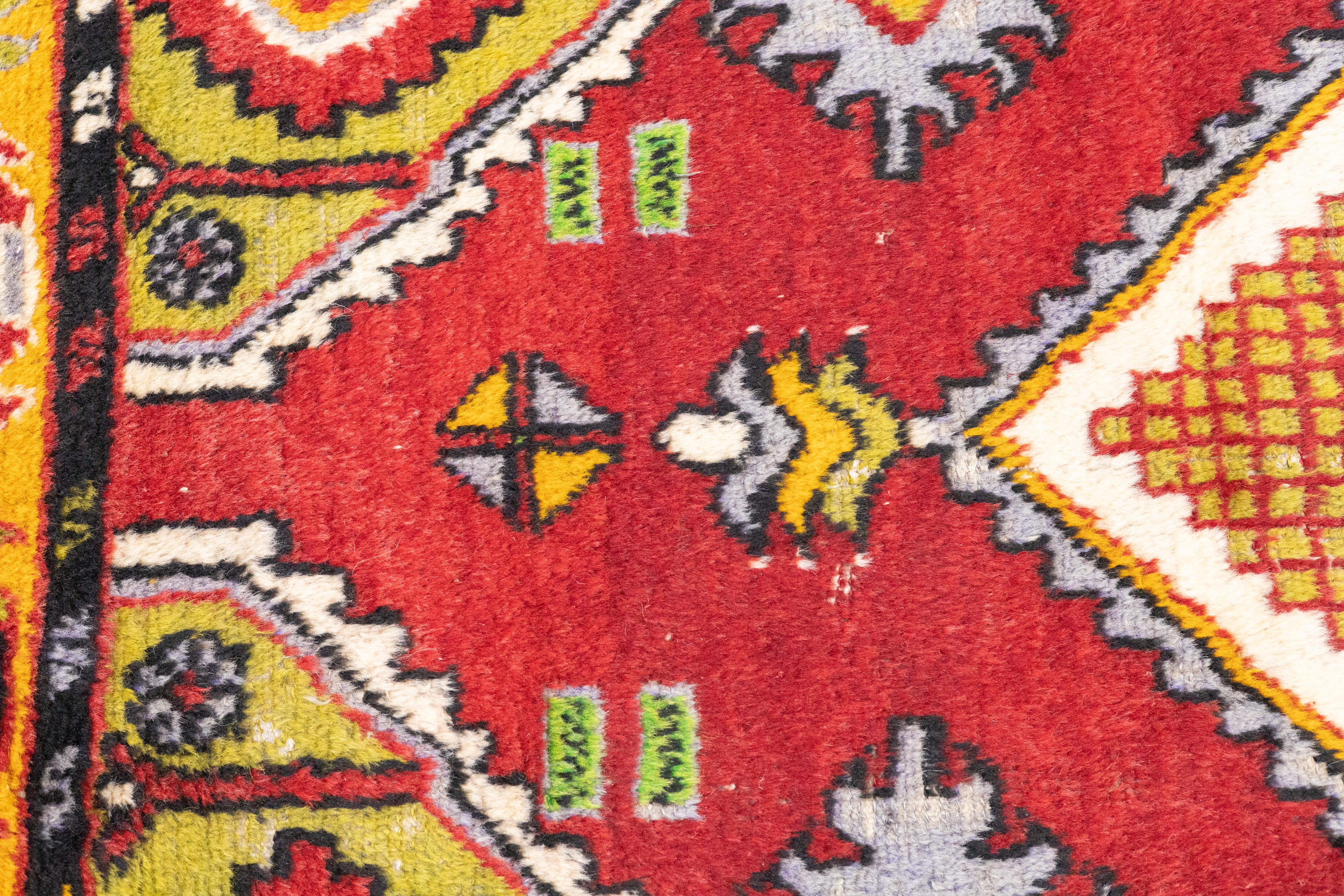 Alfombra Tribal Vintage 2'6'' x 5'2'' en venta 2