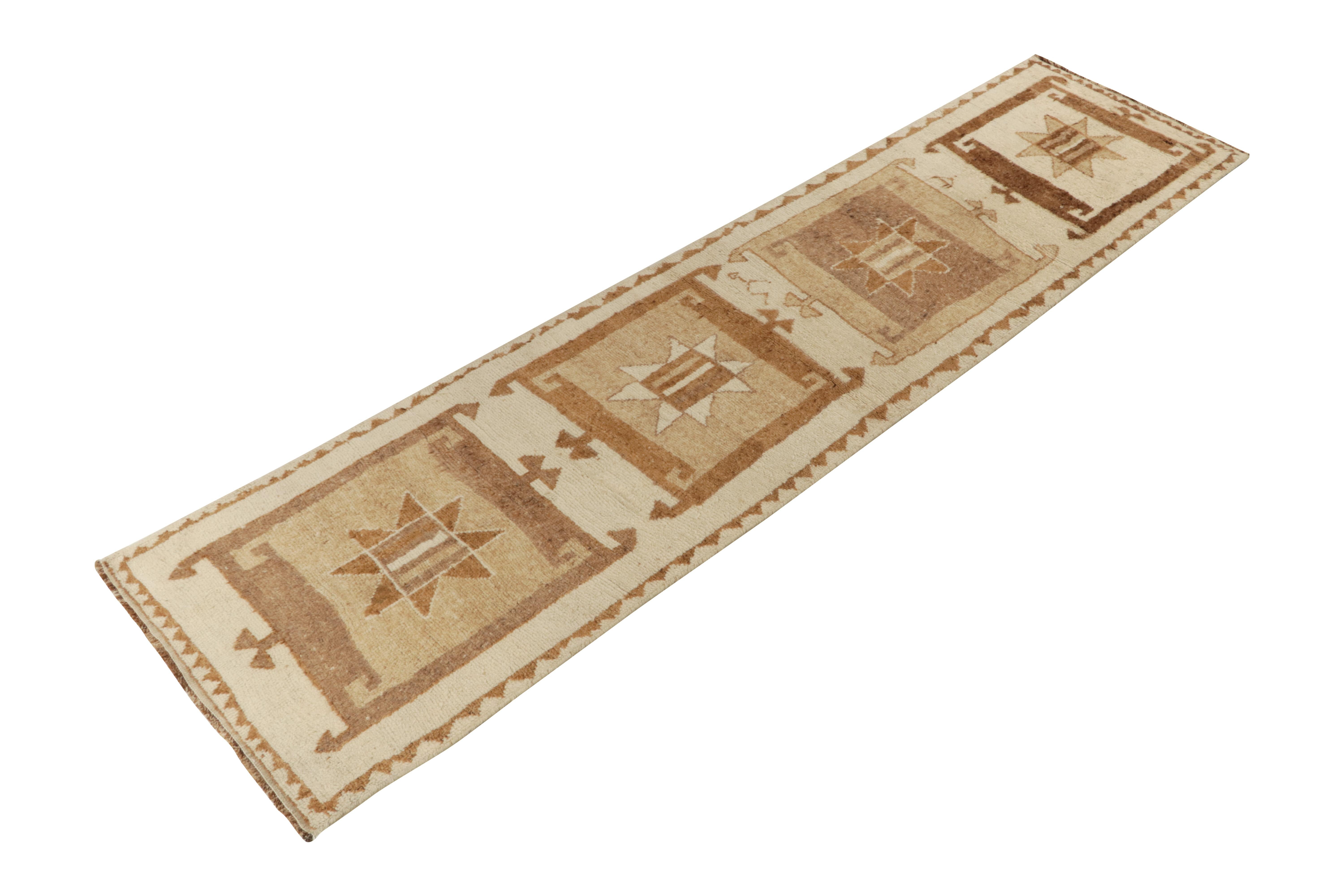 Stammeskunst-Teppich mit geometrischem Muster in Weiß & Beige-Braun (Türkisch) im Angebot