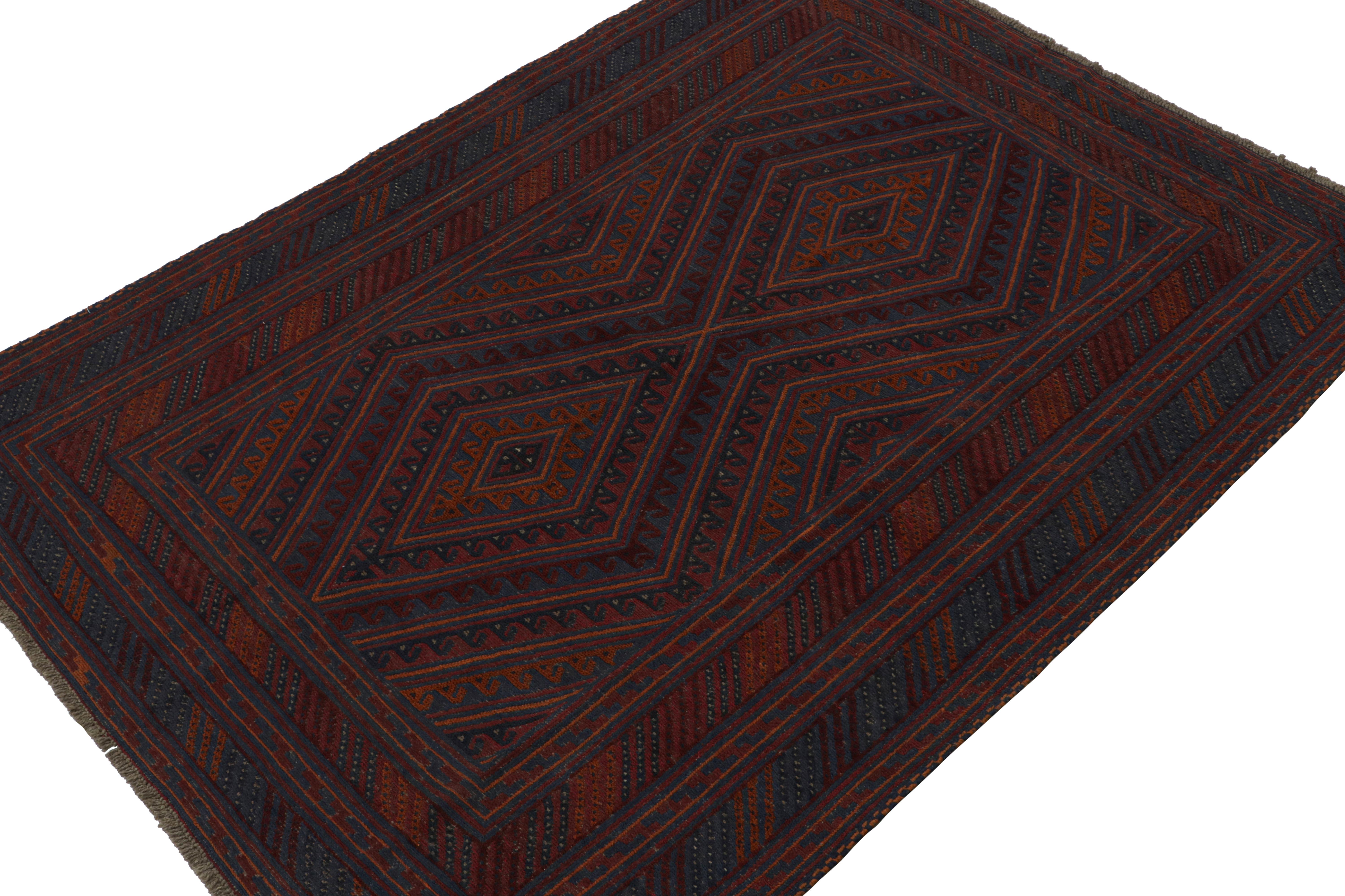 Noué à la main en laine vers 1950-1960, ce tapis afghan vintage 7x9 des années 1950 est une nouvelle collection de Rug & Kilim.

Sur le Design : 

Cette pièce est un tapis tribal Mashwani vintage provenant d'une tribu arabe du même nom. Les tapis