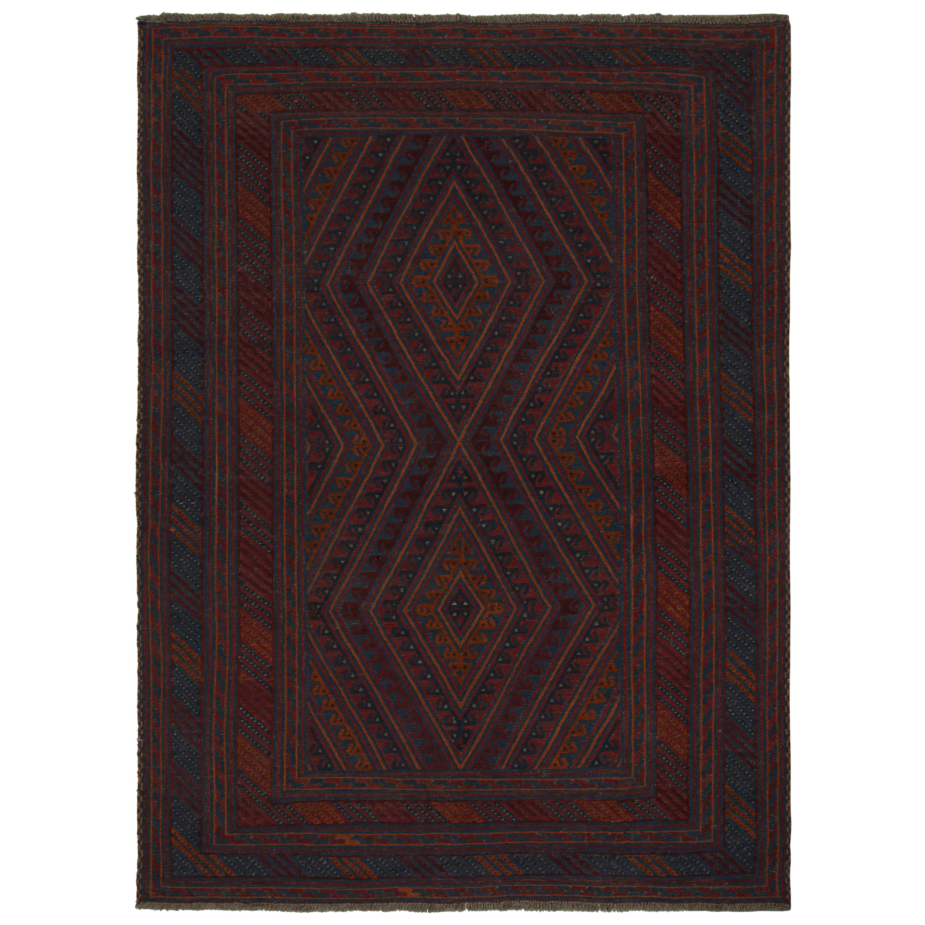 Tapis tribal vintage à motifs géométriques rouges, oranges et bleus, de Rug & Kilim