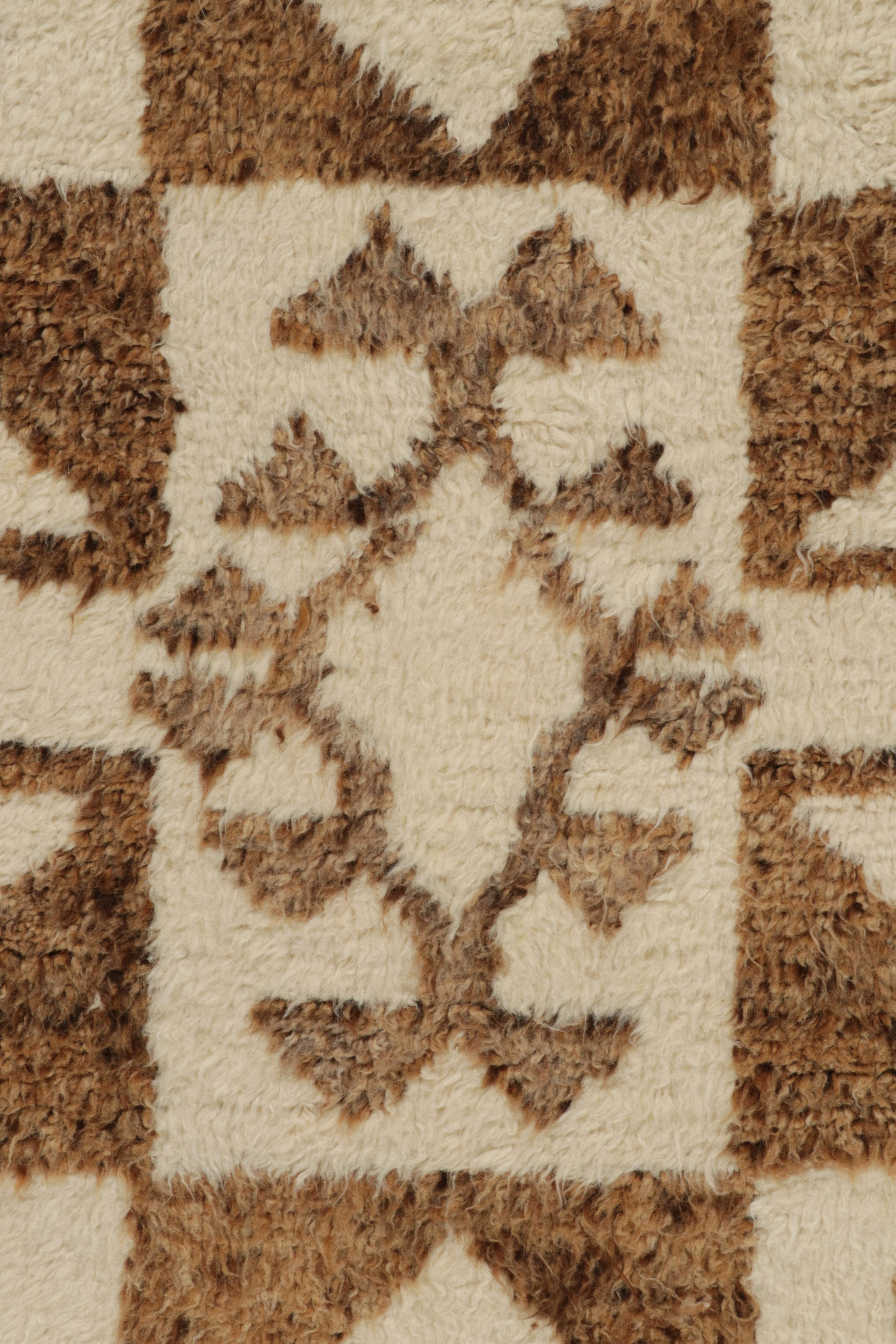 Vintage Stammeskunst-Läufer in Beige-Braun mit geometrischen Mustern, Stil von Teppich & Kelim (Mitte des 20. Jahrhunderts) im Angebot