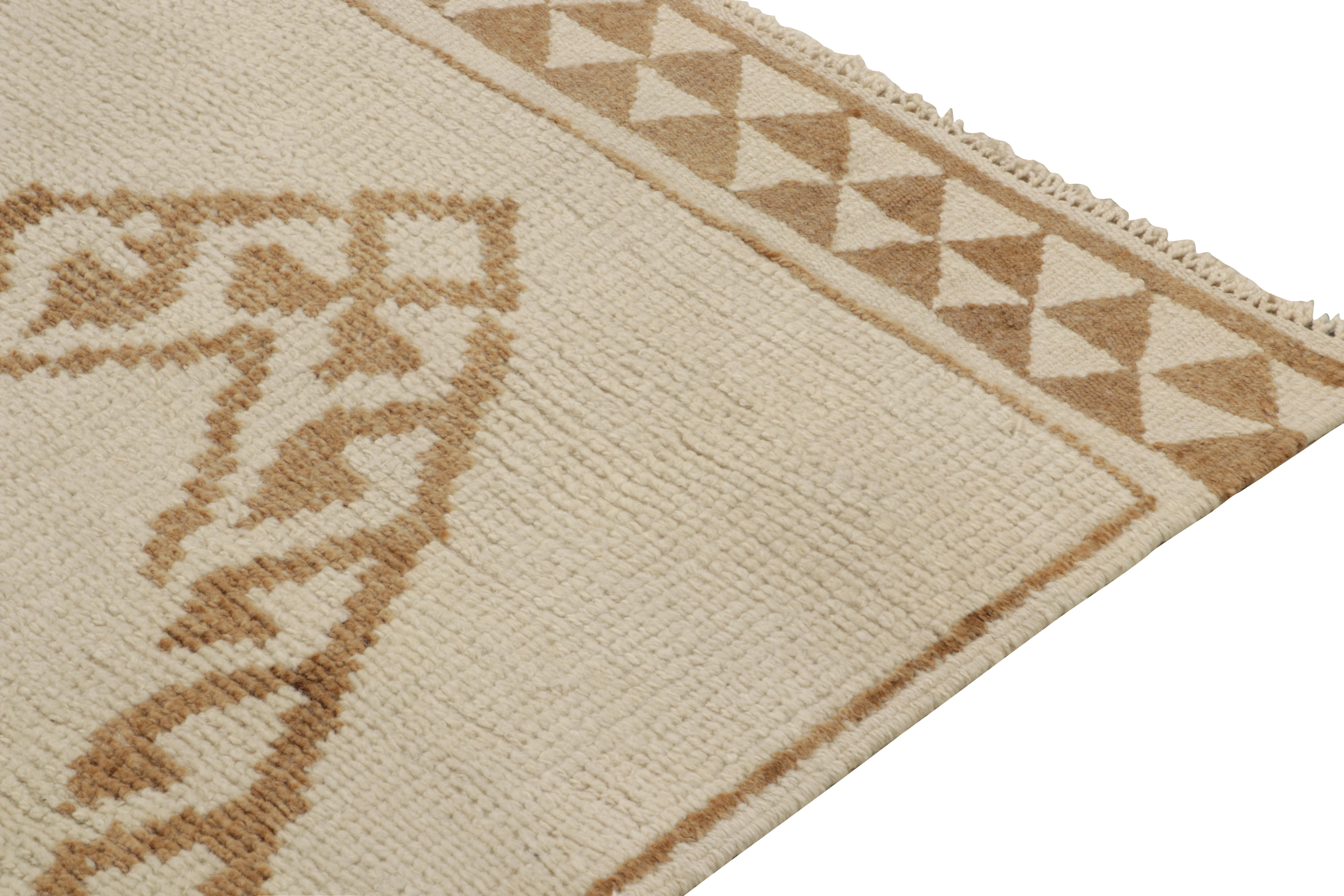 Vintage Tribal Runner in Off-White & Beige-Brown Medallion Patterns In Good Condition For Sale In Long Island City, NY