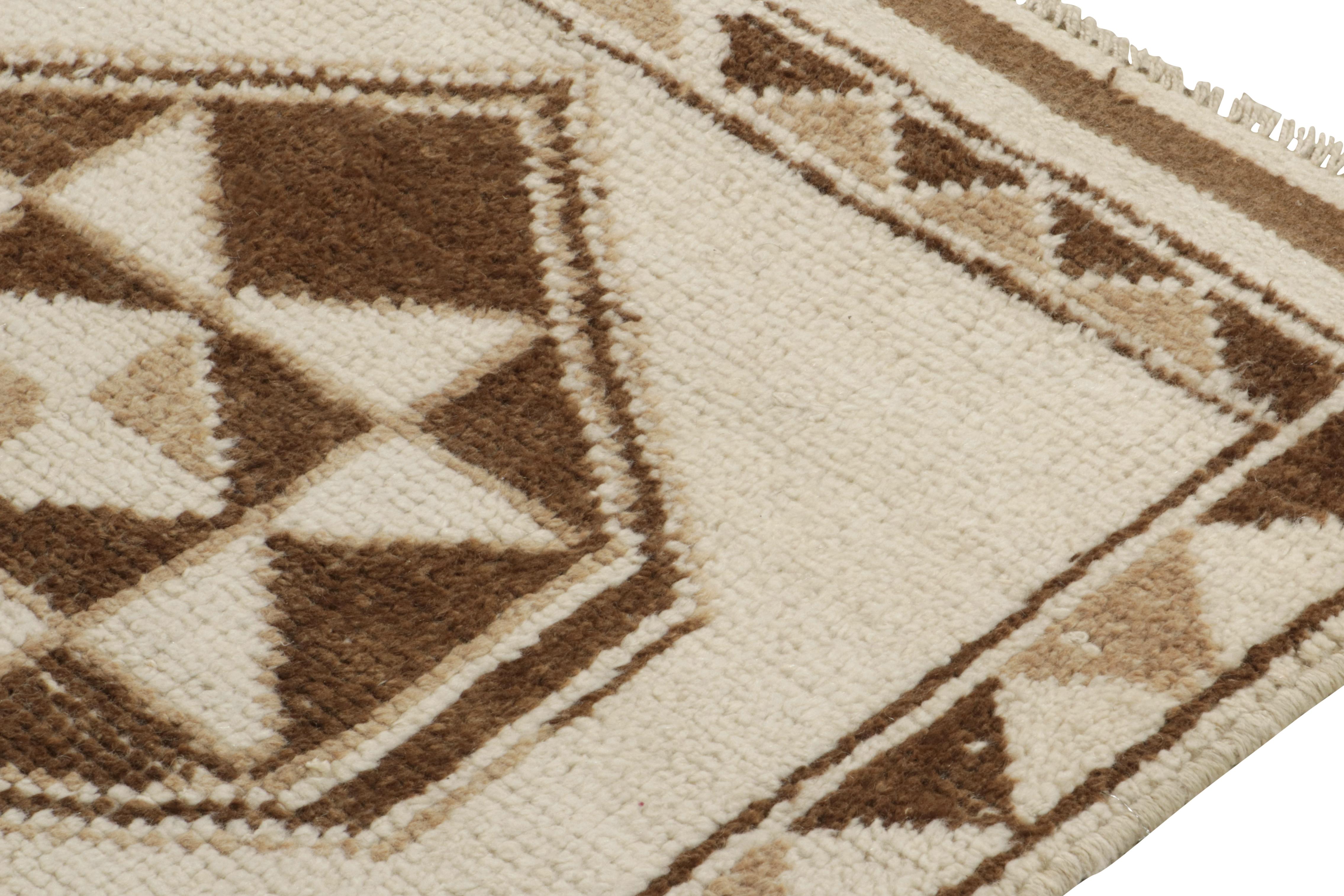 Vintage Tribal Runner in White & Beige-Brown Geometric Pattern, by Rug & Kilim In Good Condition In Long Island City, NY