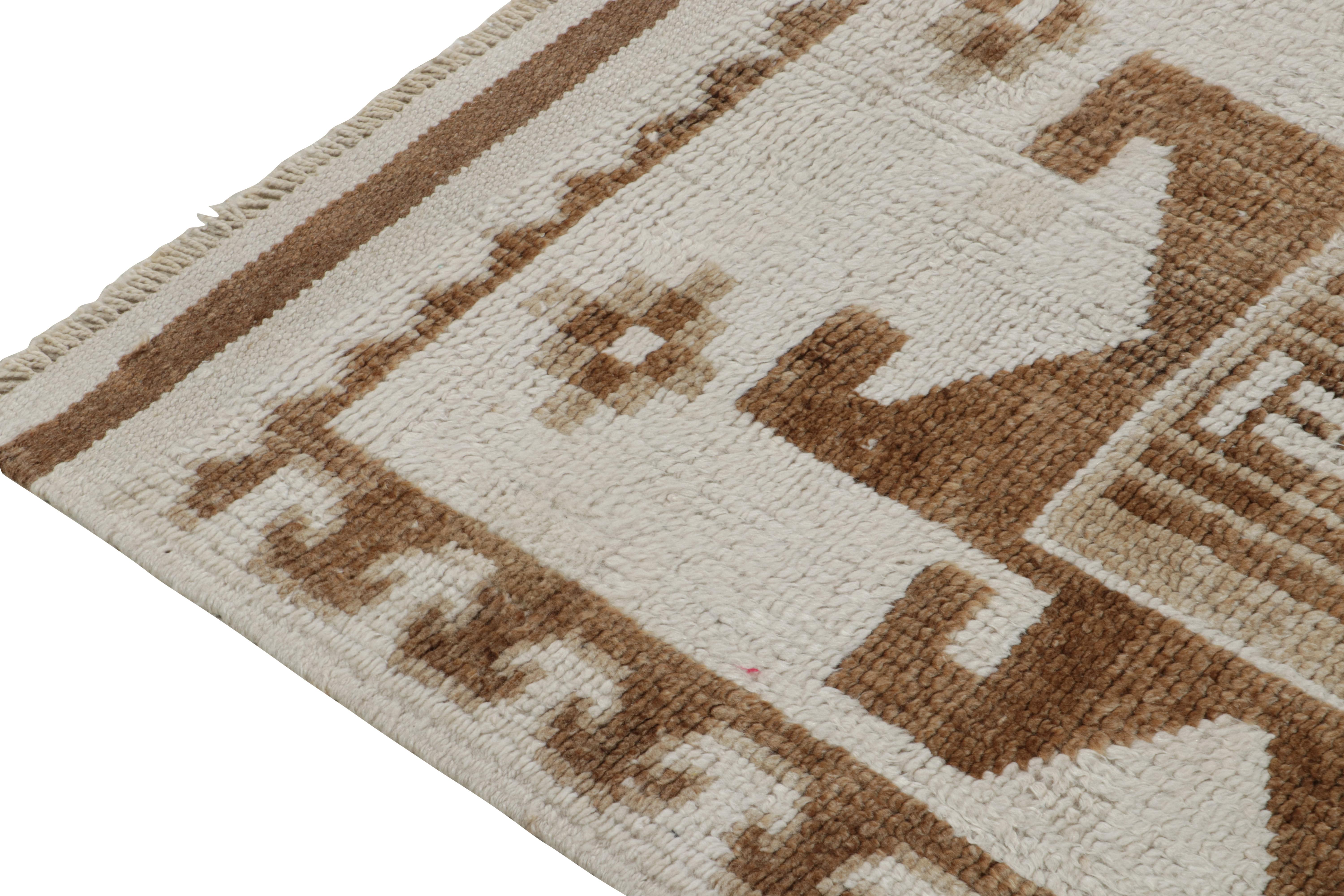 Vintage Tribal Runner in White & Beige-Brown Geometric Patterns by Rug & Kilim In Good Condition For Sale In Long Island City, NY