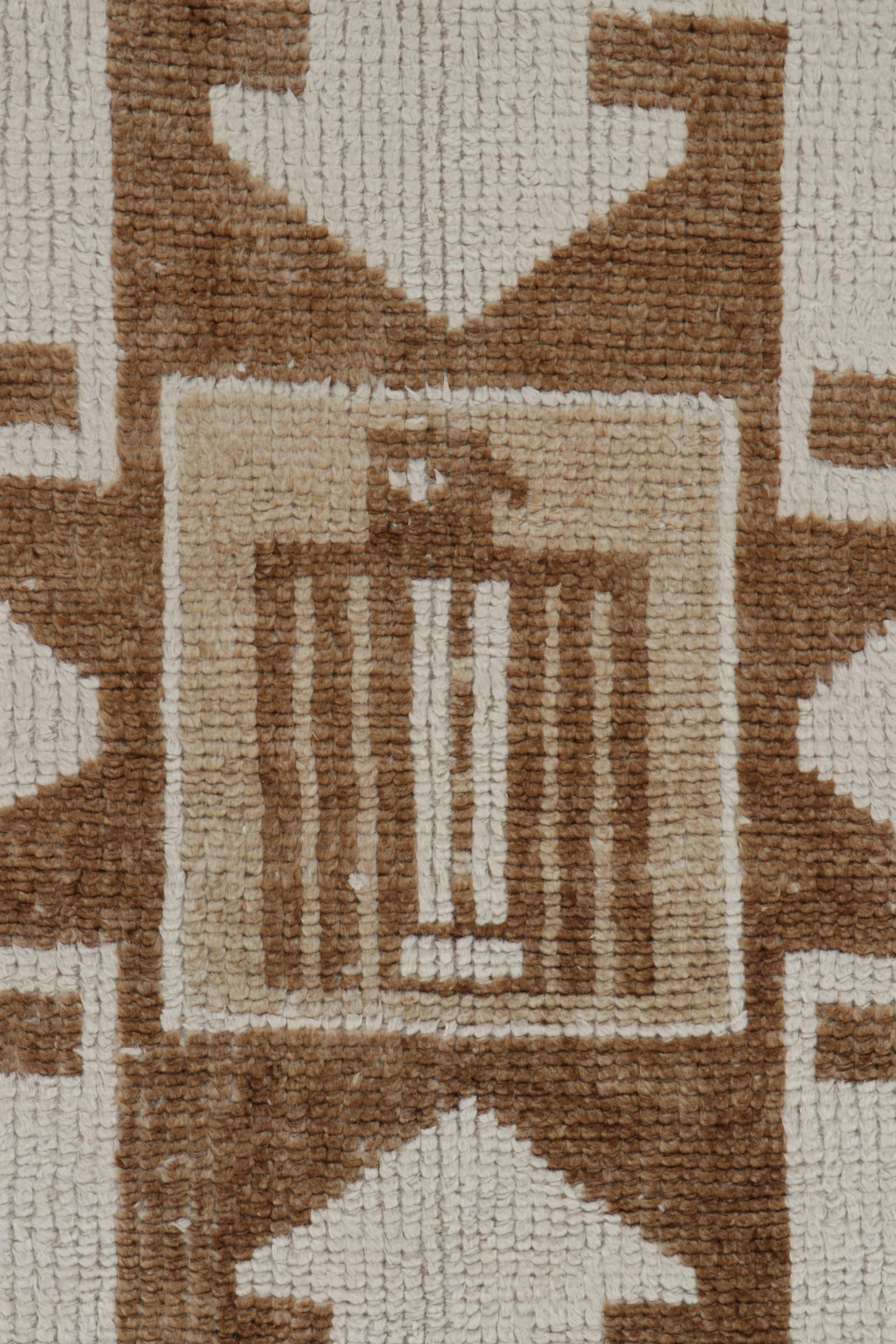 Stammeskunst-Läufer in Weiß & Beige-Braun mit geometrischen Mustern von Teppich & Kelim (Mitte des 20. Jahrhunderts) im Angebot