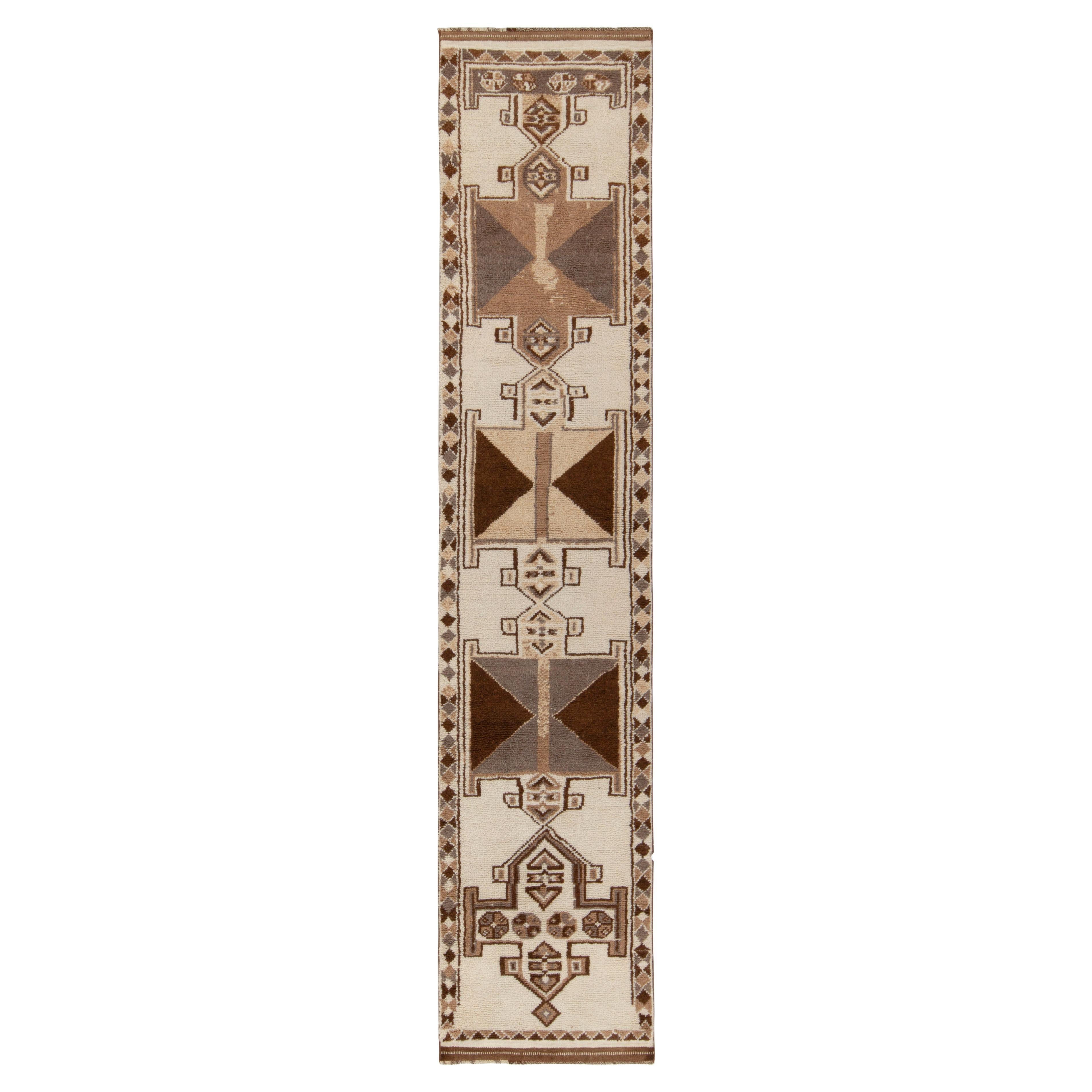 Vintage Tribal-Läufer Vintage in Weiß & Beige-Braun mit geometrischem Muster, von Teppich & Kelim