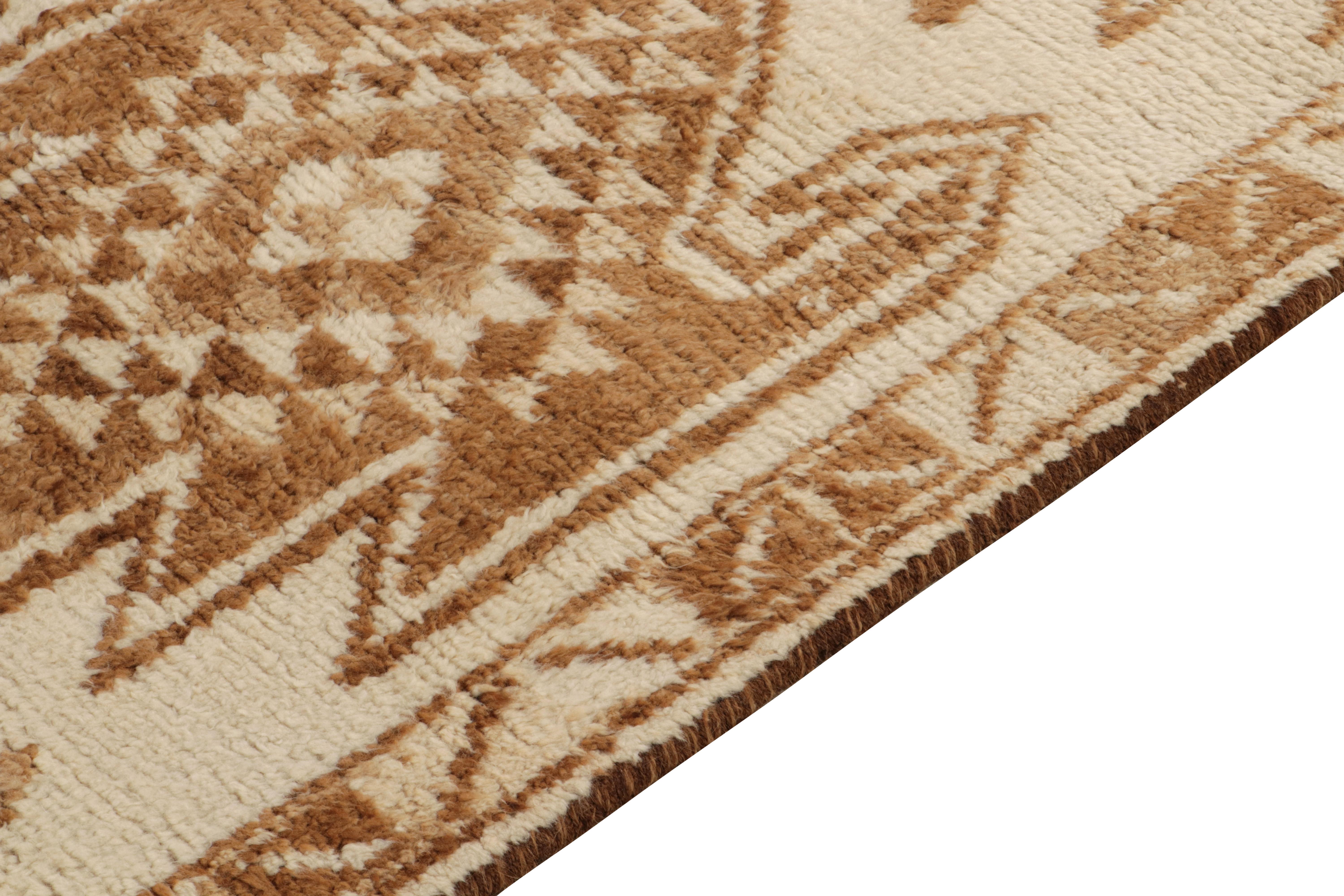 Vintage Tribal Runner in White & Beige-Brown Geometric Patterns, by Rug & Kilim In Good Condition In Long Island City, NY
