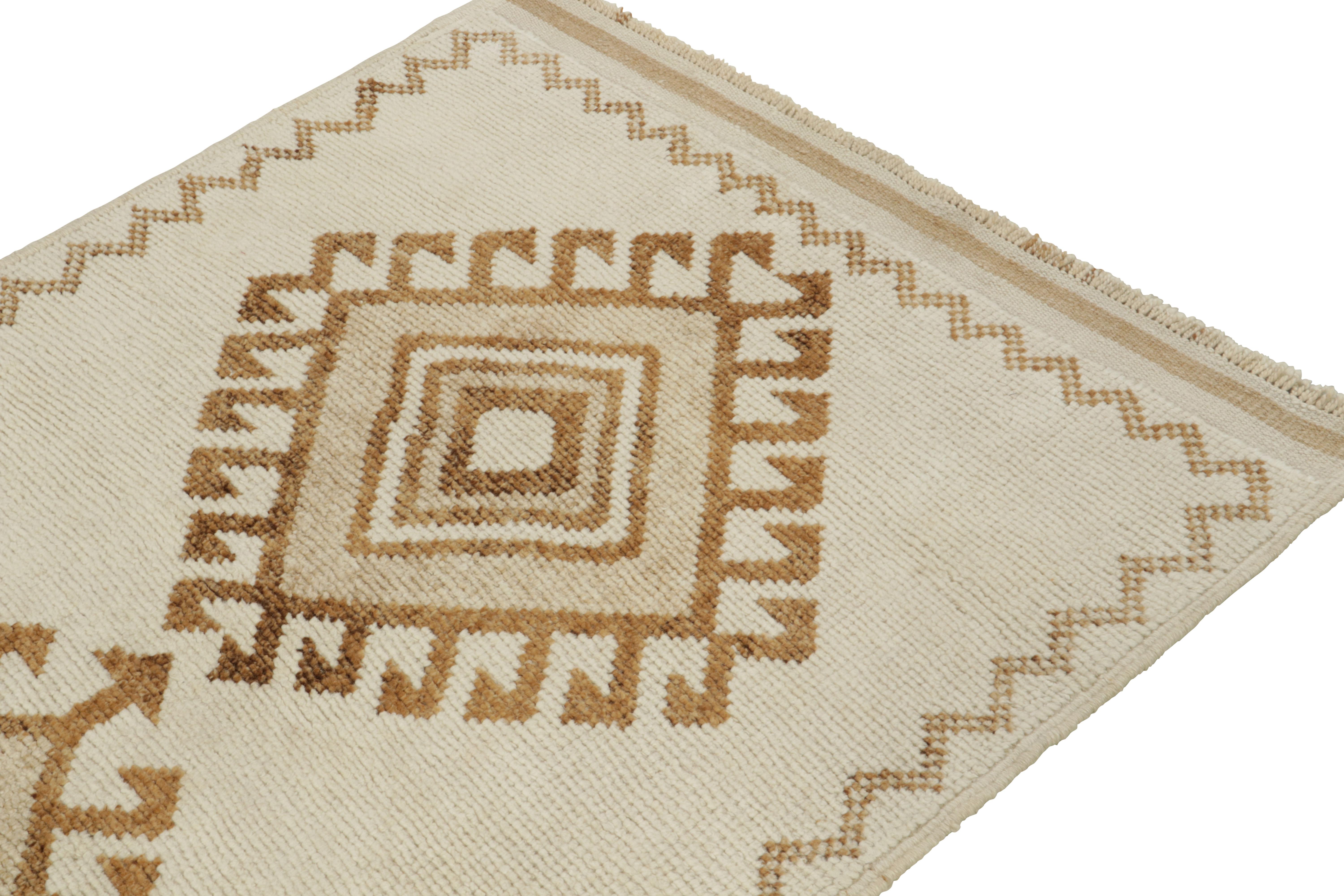 Vintage Tribal Runner in White & Beige-Brown Medallion Patterns by Rug & Kilim In Good Condition For Sale In Long Island City, NY