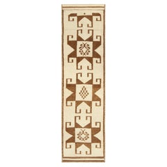 Vintage Tribal-Läufer in Weiß & Beige-Braun mit Medaillon-Muster von Rug & Kilim