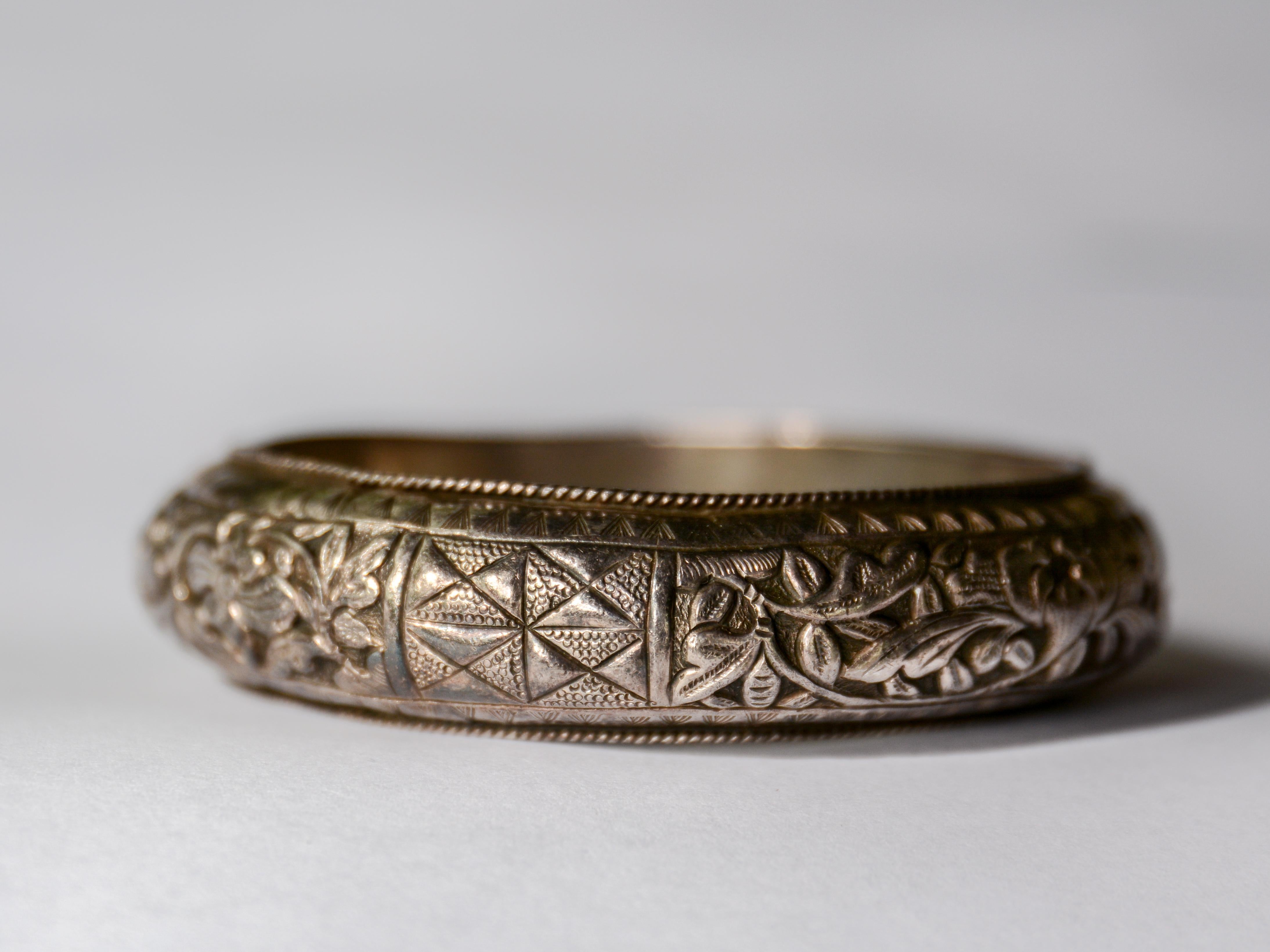 Vintage Tribal Silver Bracelet Hmong of Southwest China, Mid-20th Century In Good Condition In Point Richmond, CA