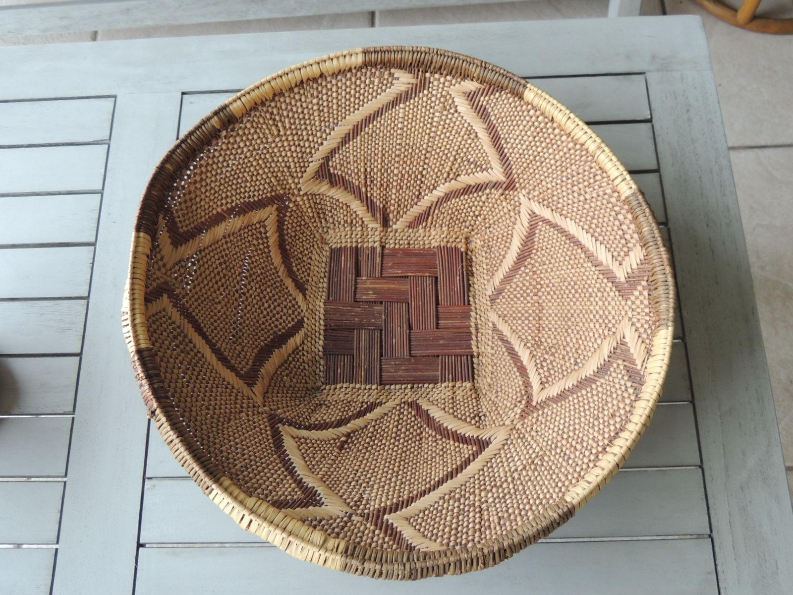 Vintage tribal tan and brown woven round African basket.
Tribal woven pattern and coiled rim.
Size: 16