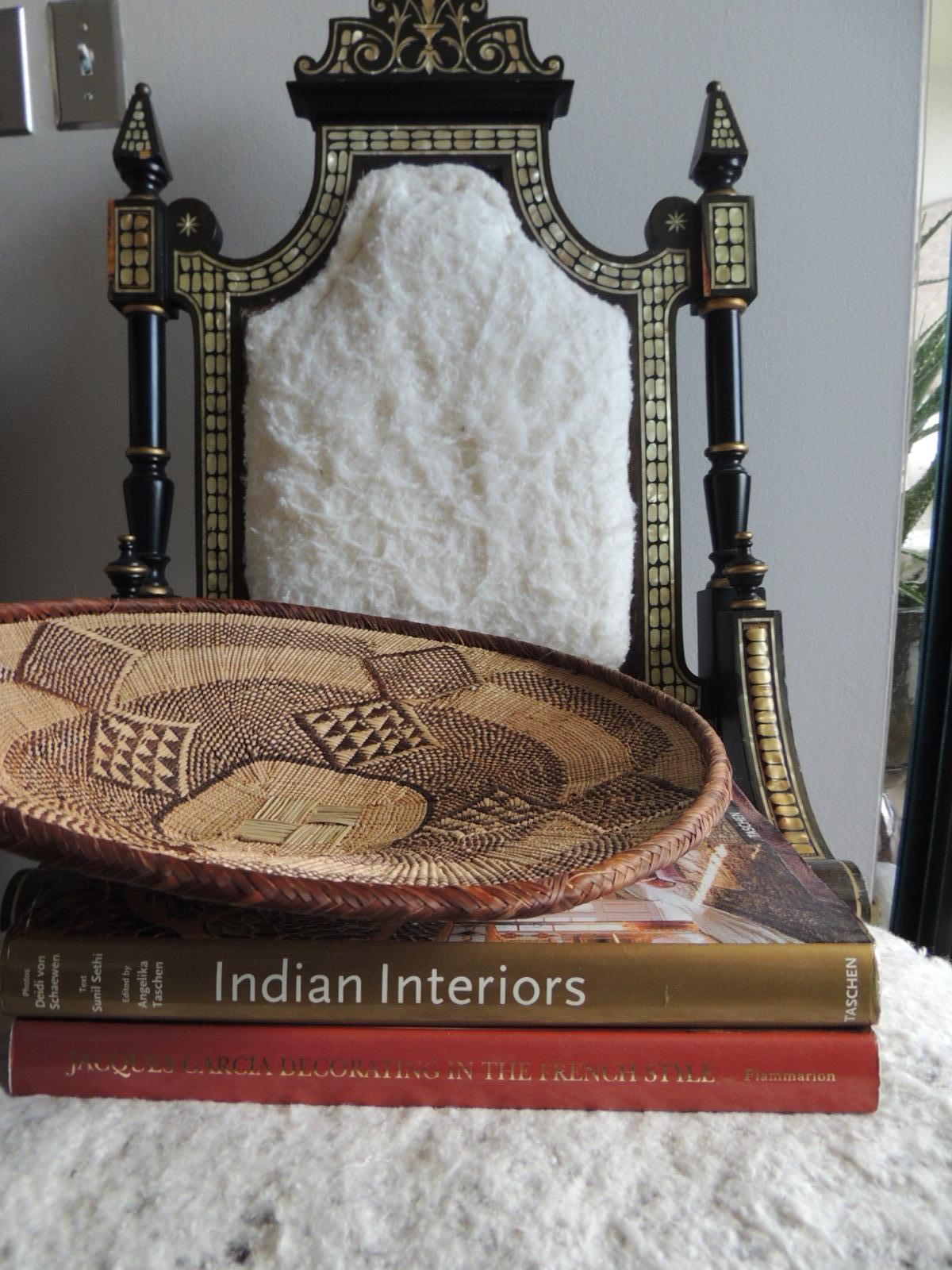 Vintage tribal tan and brown woven round African basket.
Tribal woven pattern.
Size: 15