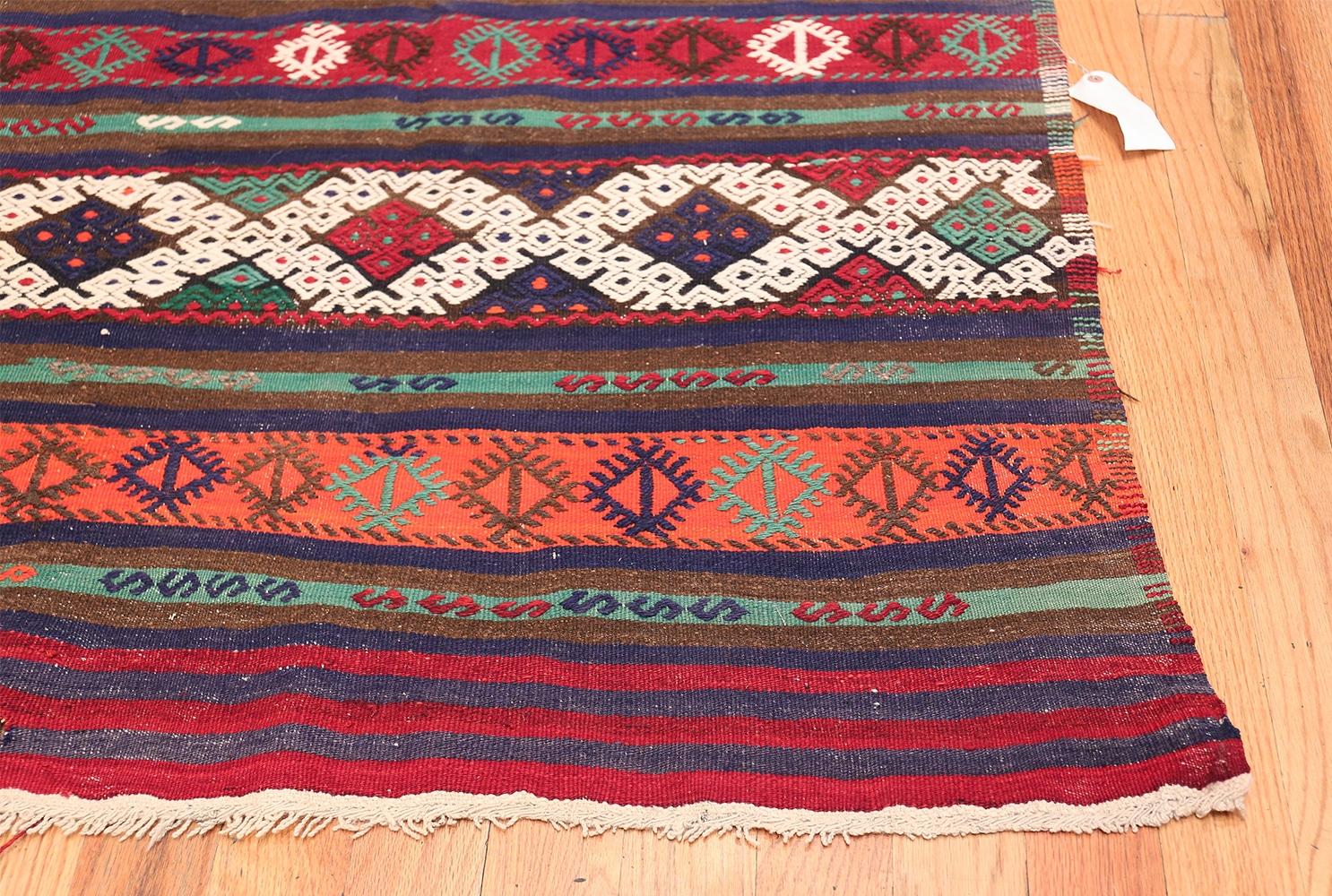 20th Century Vintage Tribal Turkish Kilim. Size: 5 ft 3 in x 9 ft 2 in