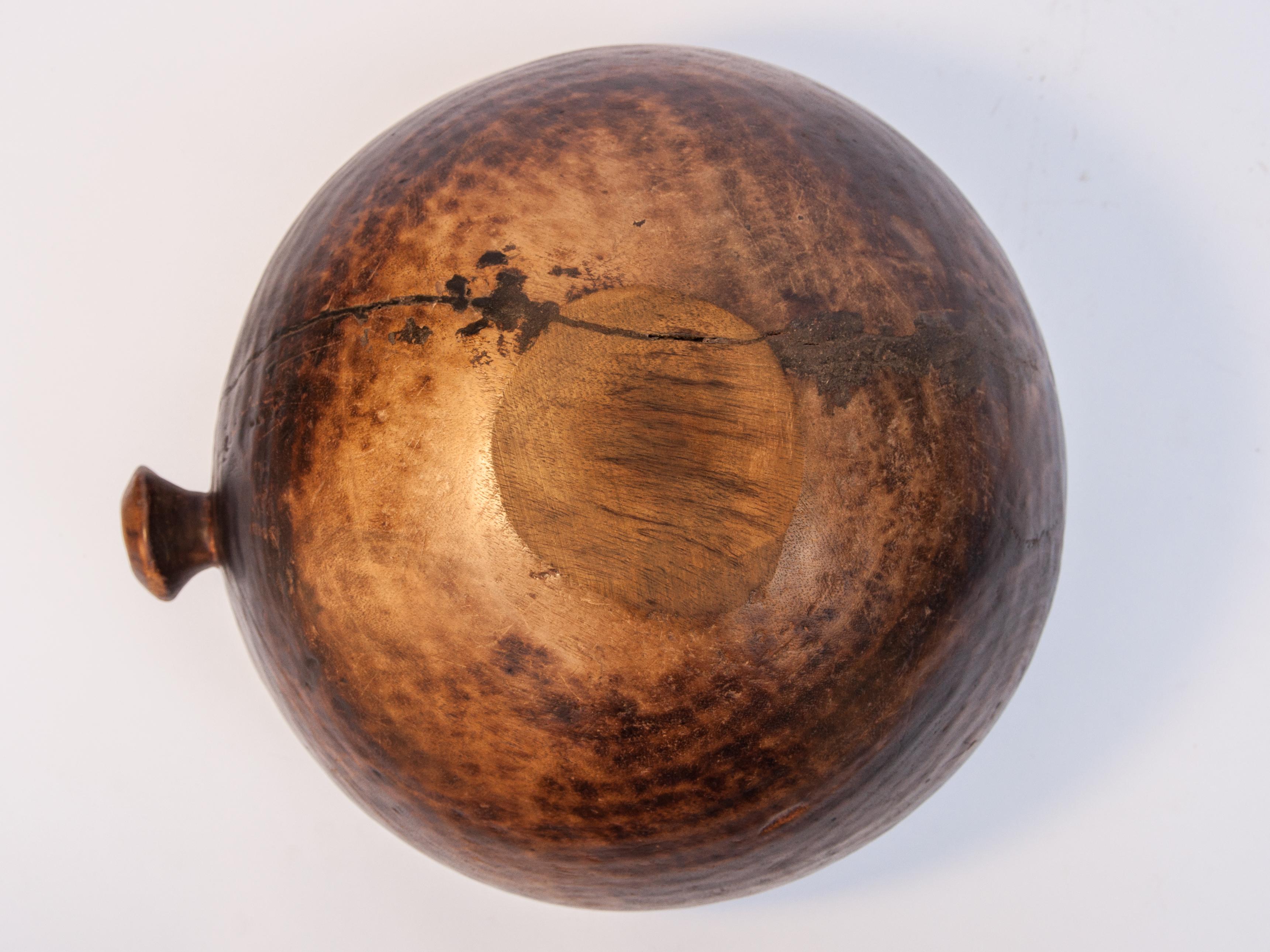 Vintage Tribal Wooden Bowl, Handhewn with Handle, West Africa, Mid-20th Century 8