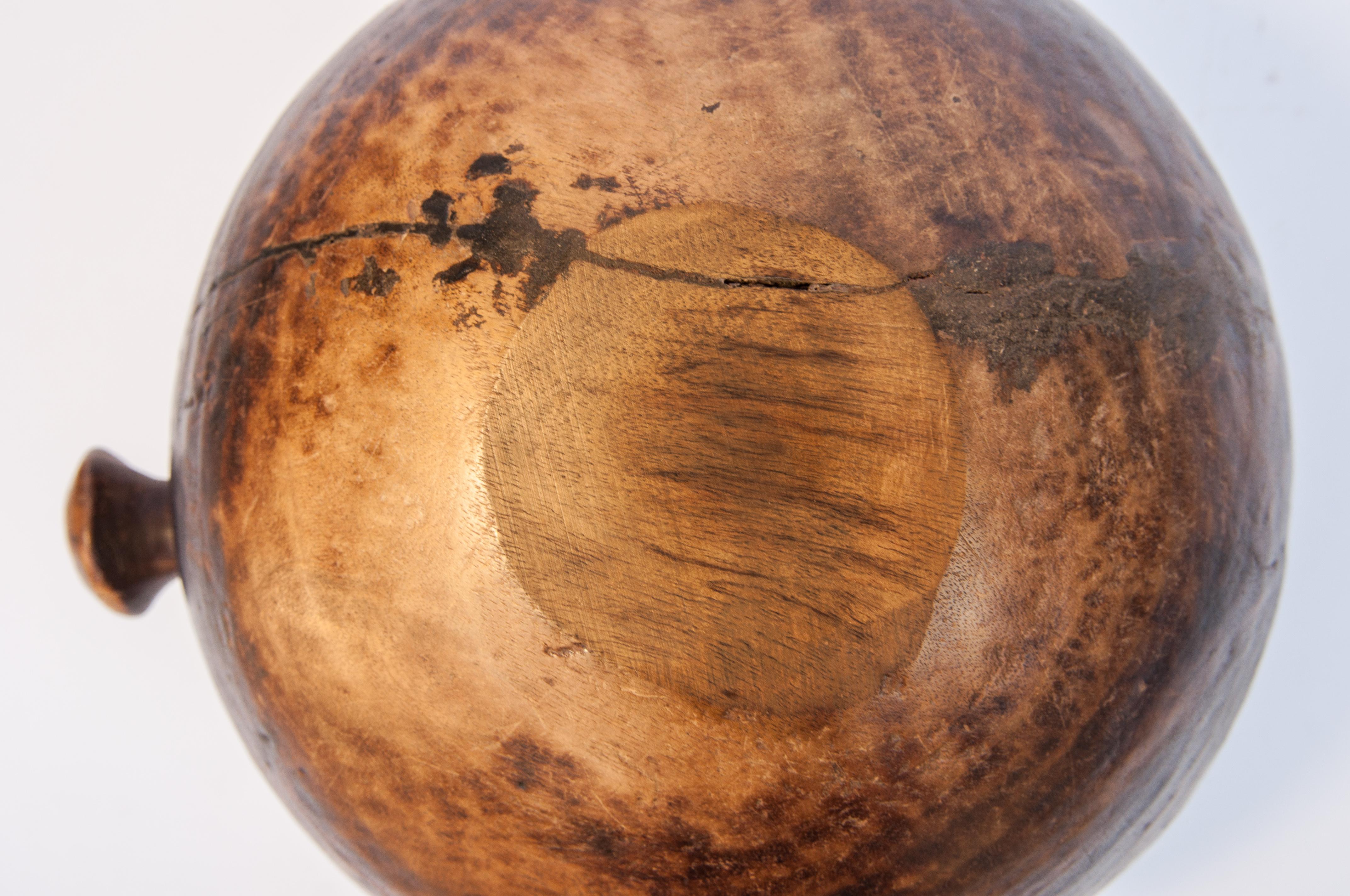 Vintage Tribal Wooden Bowl, Handhewn with Handle, West Africa, Mid-20th Century 9