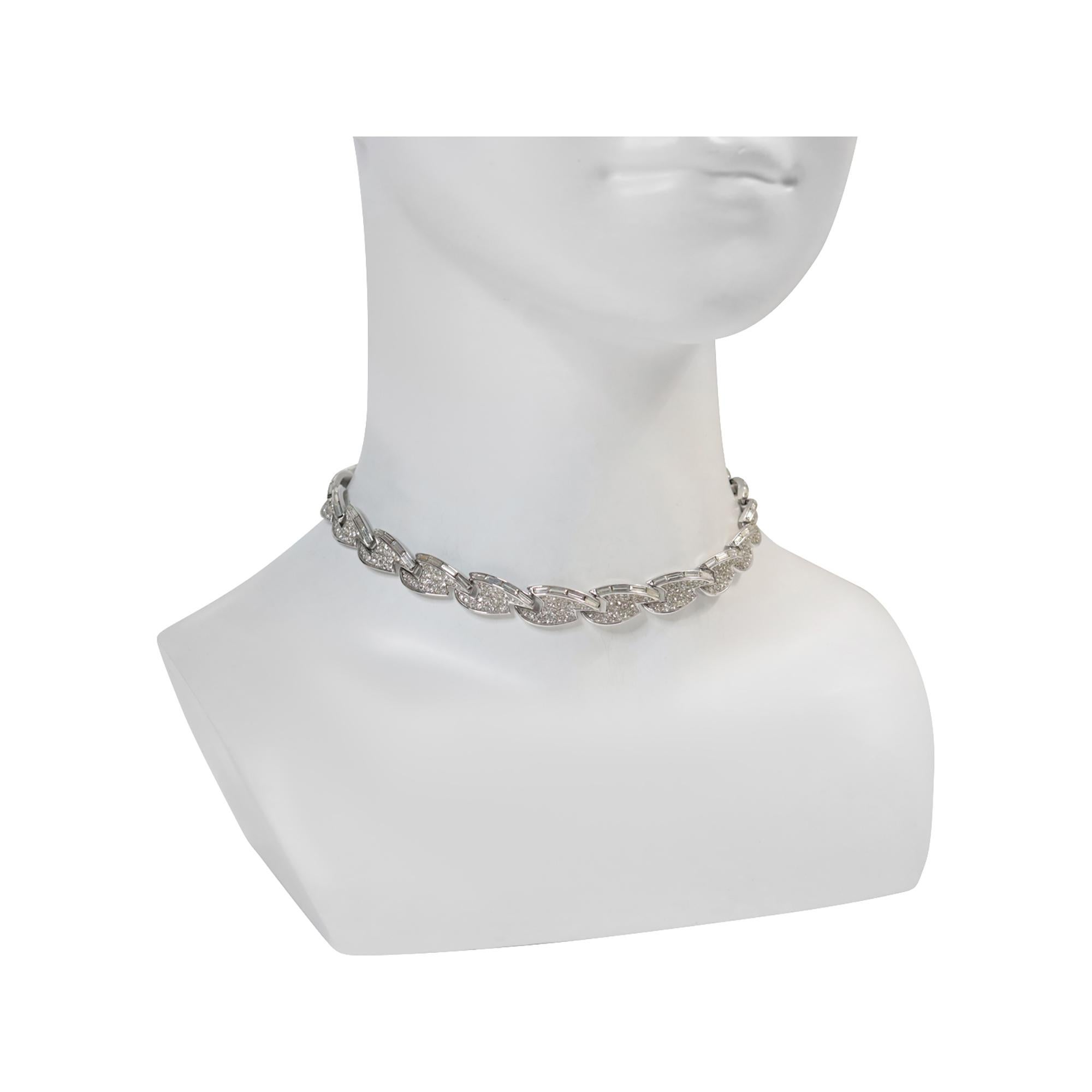 Trifari Vintage  Girocollo Art Deco con pave e baguette, circa anni '60 in vendita 3
