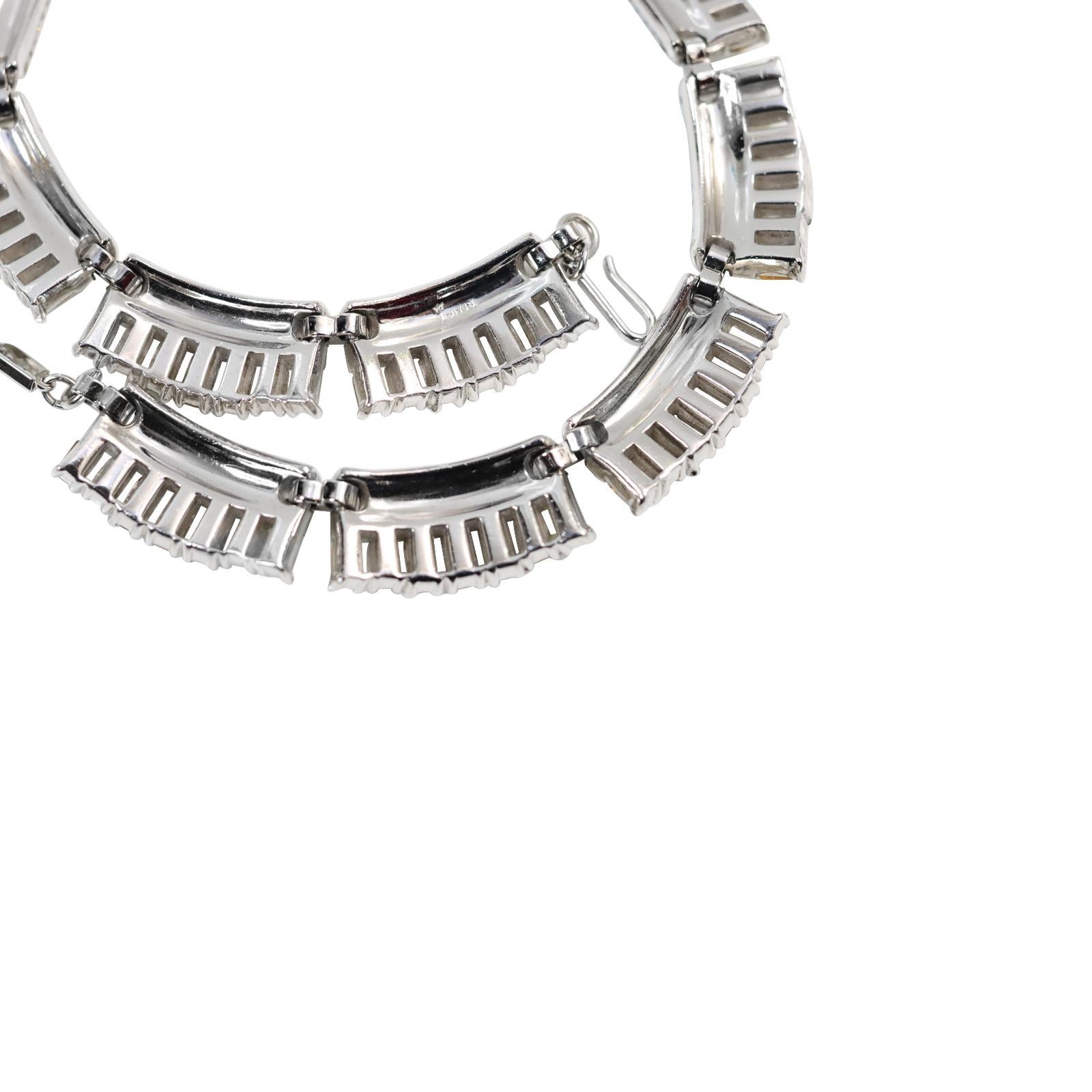 Tour de cou vintage en baguettes et pavés de Trifari  Collier Circa 1960s en vente 6