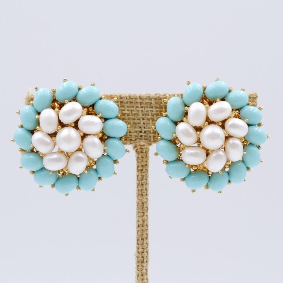 Year: 1960
Hallmark: Trifari
Dimensions: 1.37 in
Materials: base metal, faux turquoise, faux pearls