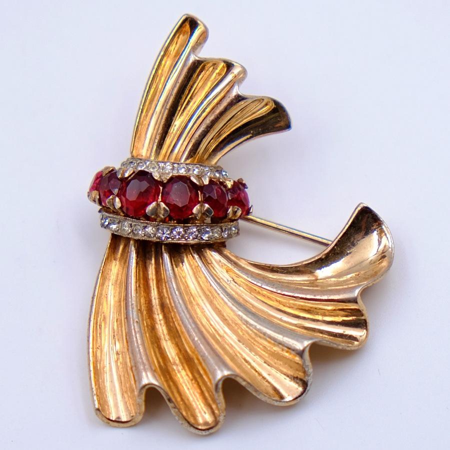 Vintage Trifari Bow Dress Clip Brooch Sterling 1940's In Good Condition For Sale In Austin, TX