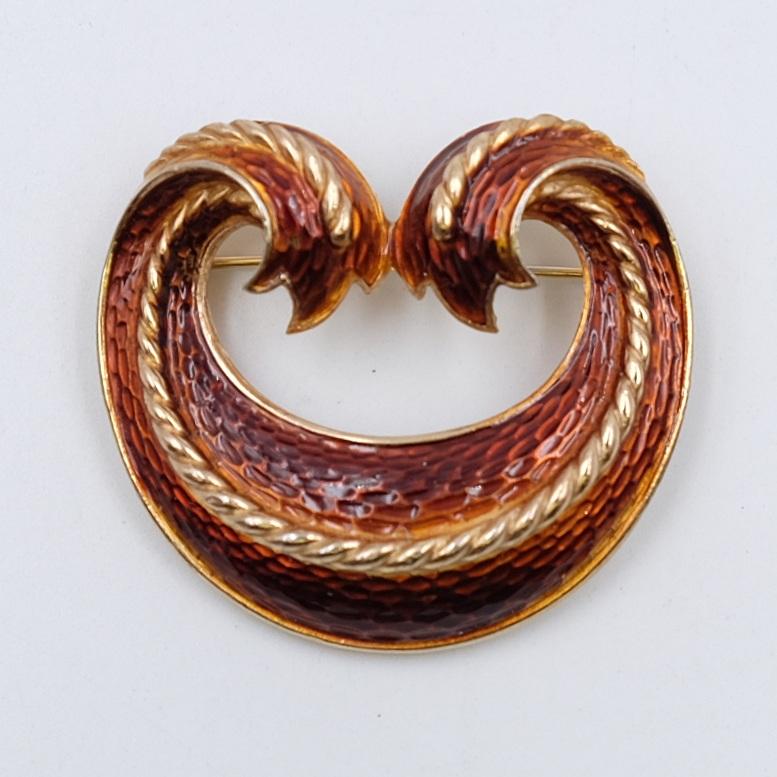 Vintage Trifari Brown Enamel Brooch 1960эы In Good Condition In Austin, TX