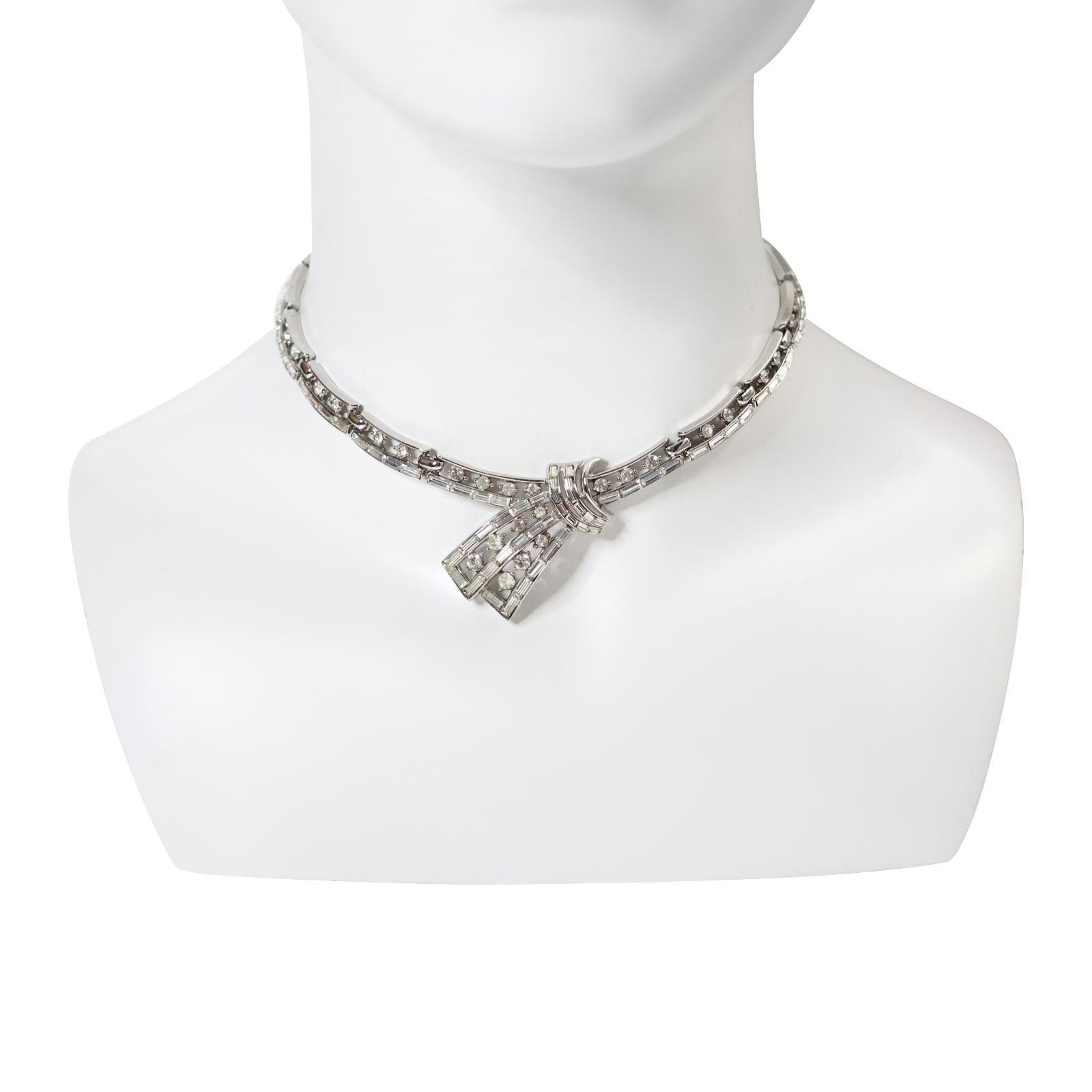 Moderno Cravatta Trifari Channel Set Choker d'epoca, circa anni '60 in vendita