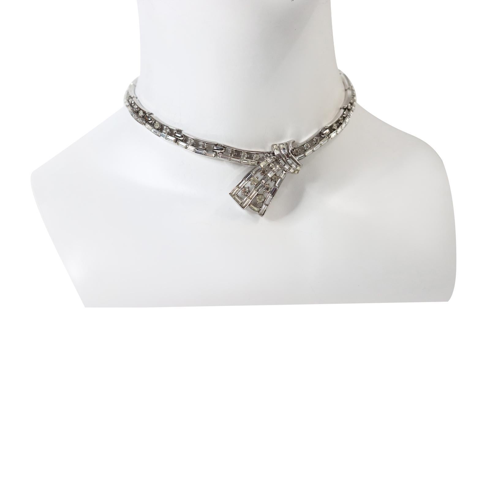 Cravatta Trifari Channel Set Choker d'epoca, circa anni '60 In condizioni buone in vendita a New York, NY