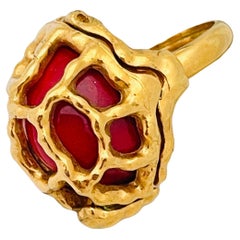 Bague de créateur vintage TRIFARI en forme de couronne en or et pierre rouge en cage