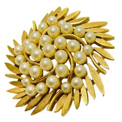 Vintage TRIFARI crown gold tone pearls designer brooch