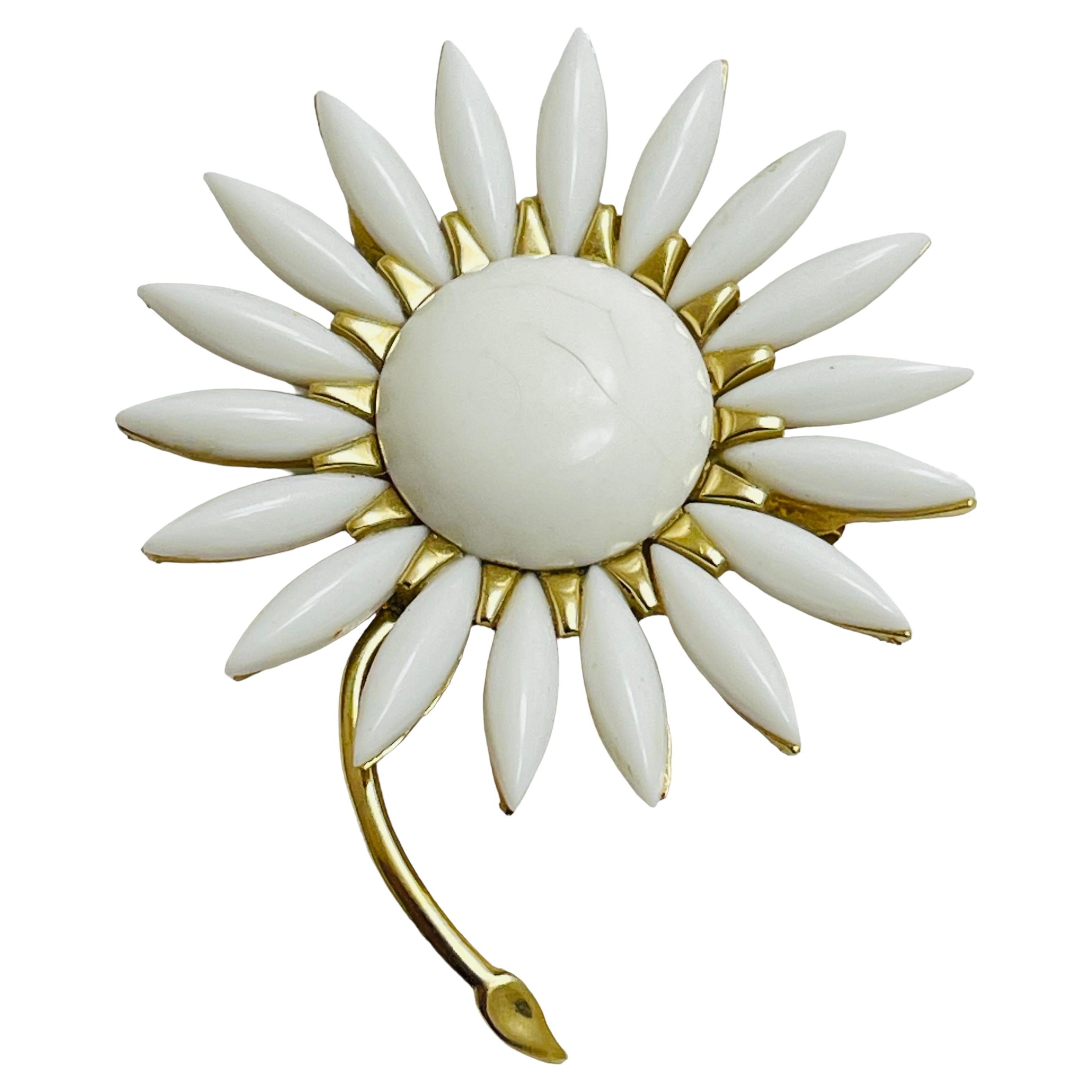 Vintage TRIFARI crown gold white ename flower designer brooch For Sale