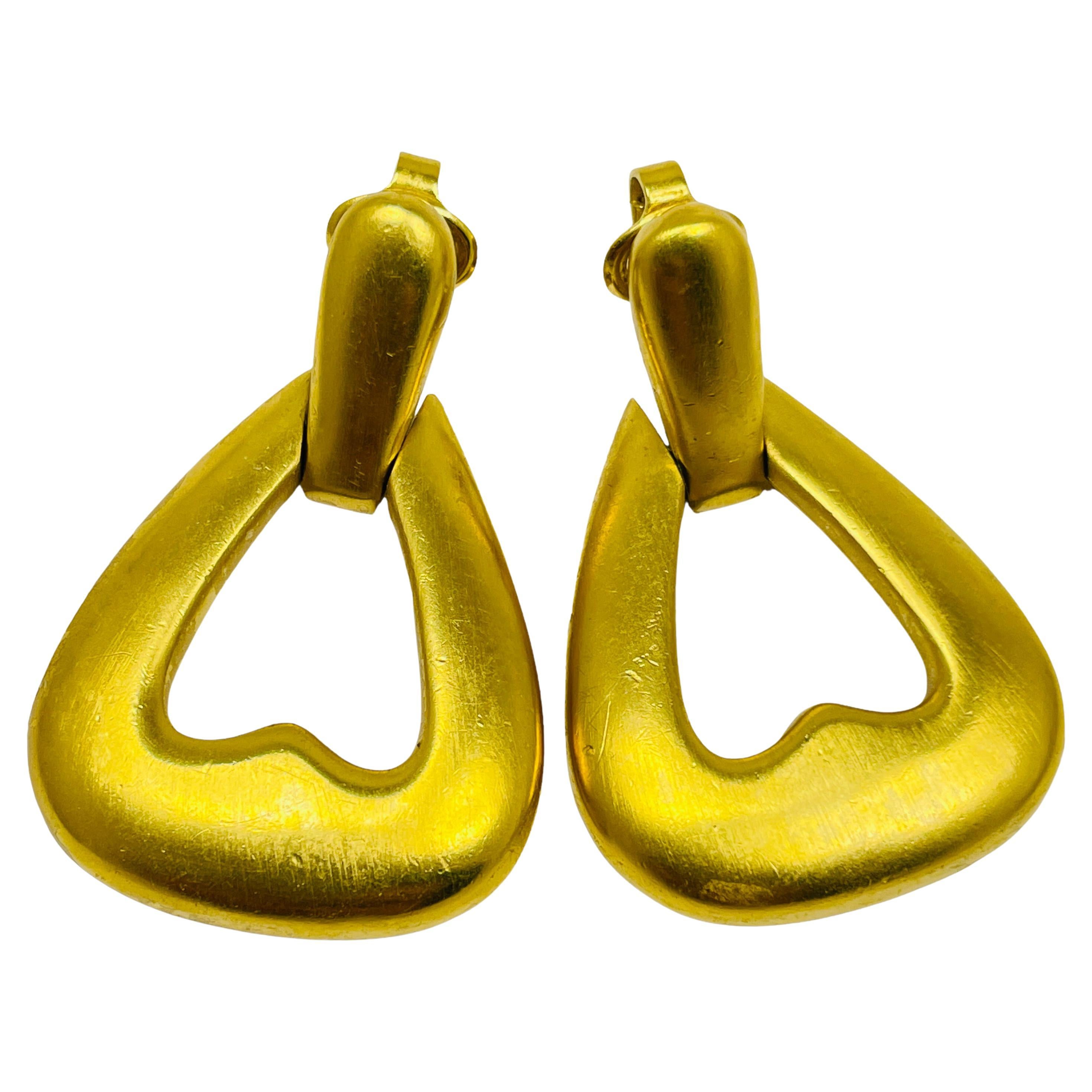 Vintage TRIFARI crown matte gold designer runway clip on earrings For Sale
