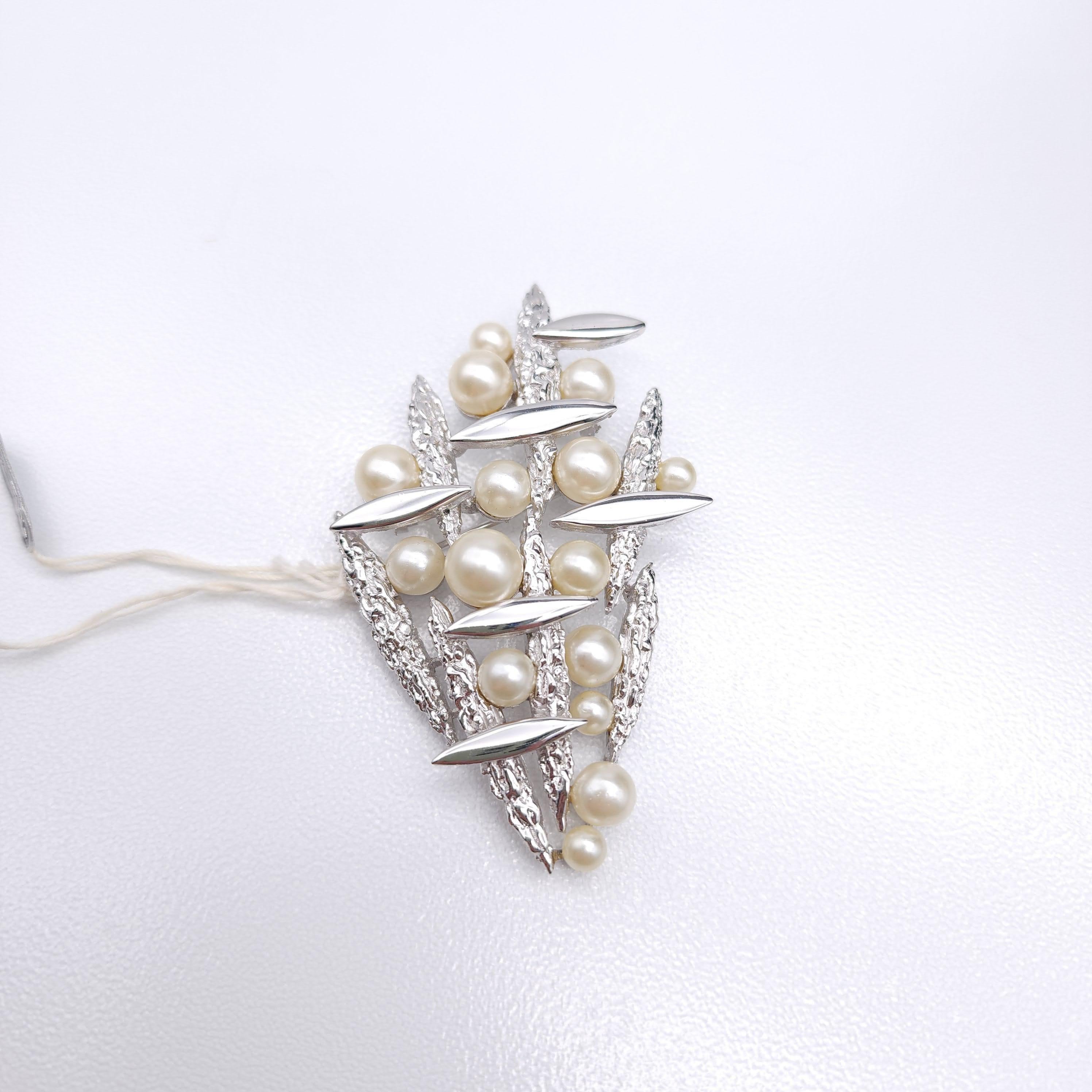 Dimensions: 3 inches by 2 inches, 7 cm by 5 cm
Marks/Hallmarks: Trifari Crown
Style Number: 44944
Circa mid 1900s

An exquisite & rare collector's piece! This vintage Trifari Crown Sea Cactus showcases the iconic craftsmanship of Trifari, Krussman &