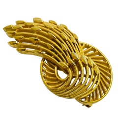 Vintage TRIFARI crown signed gold tone designer brooch