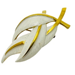 Vintage TRIFARI crown signed gold tone enamel designer brooch