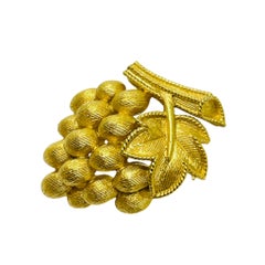 Vintage TRIFARI crown signed gold tone grape small designer brooch