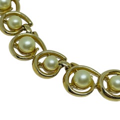 Vintage TRIFARI crown signed gold tone pearl designer necklace