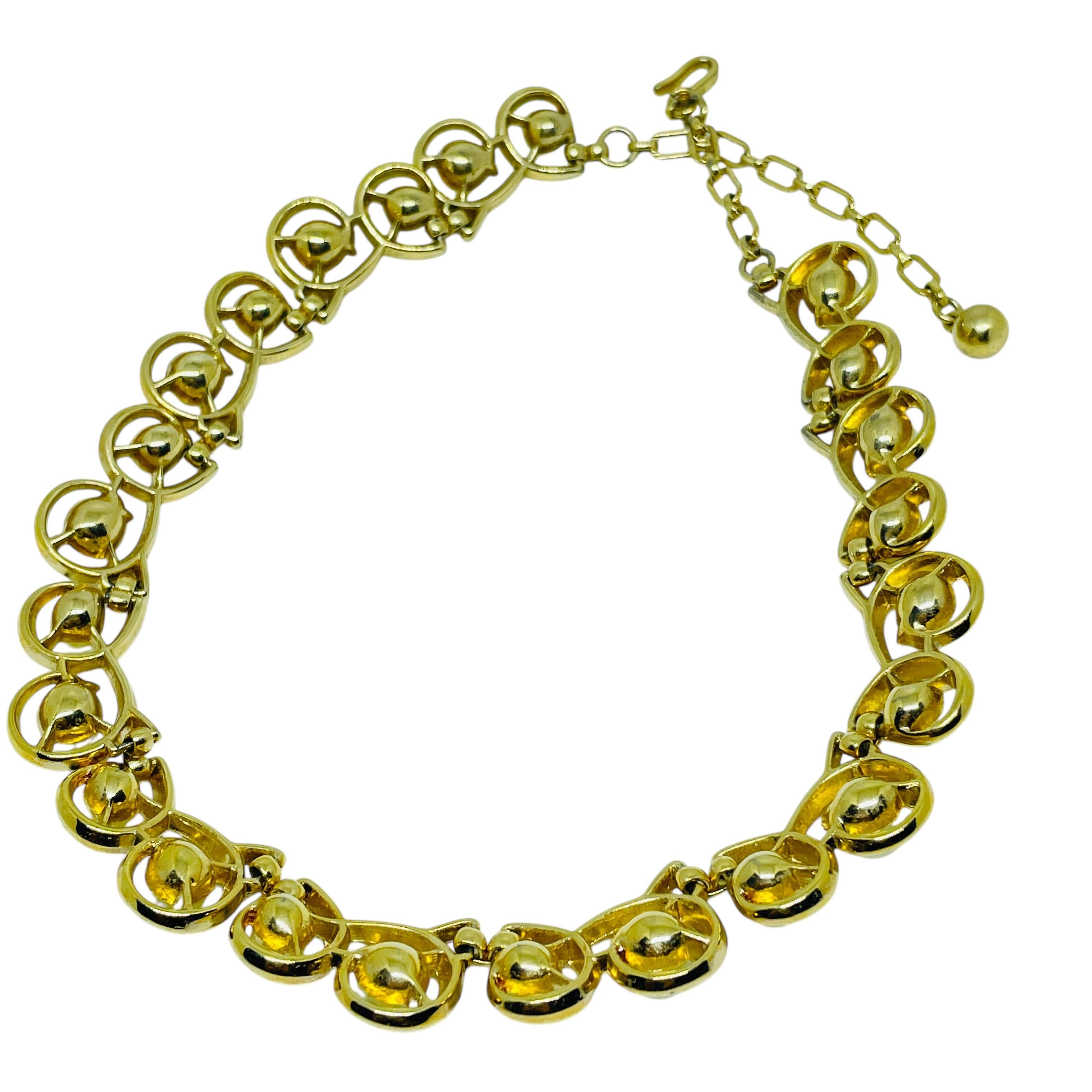 Women's Vintage TRIFARI crown signed gold tone pearl designer necklace For Sale