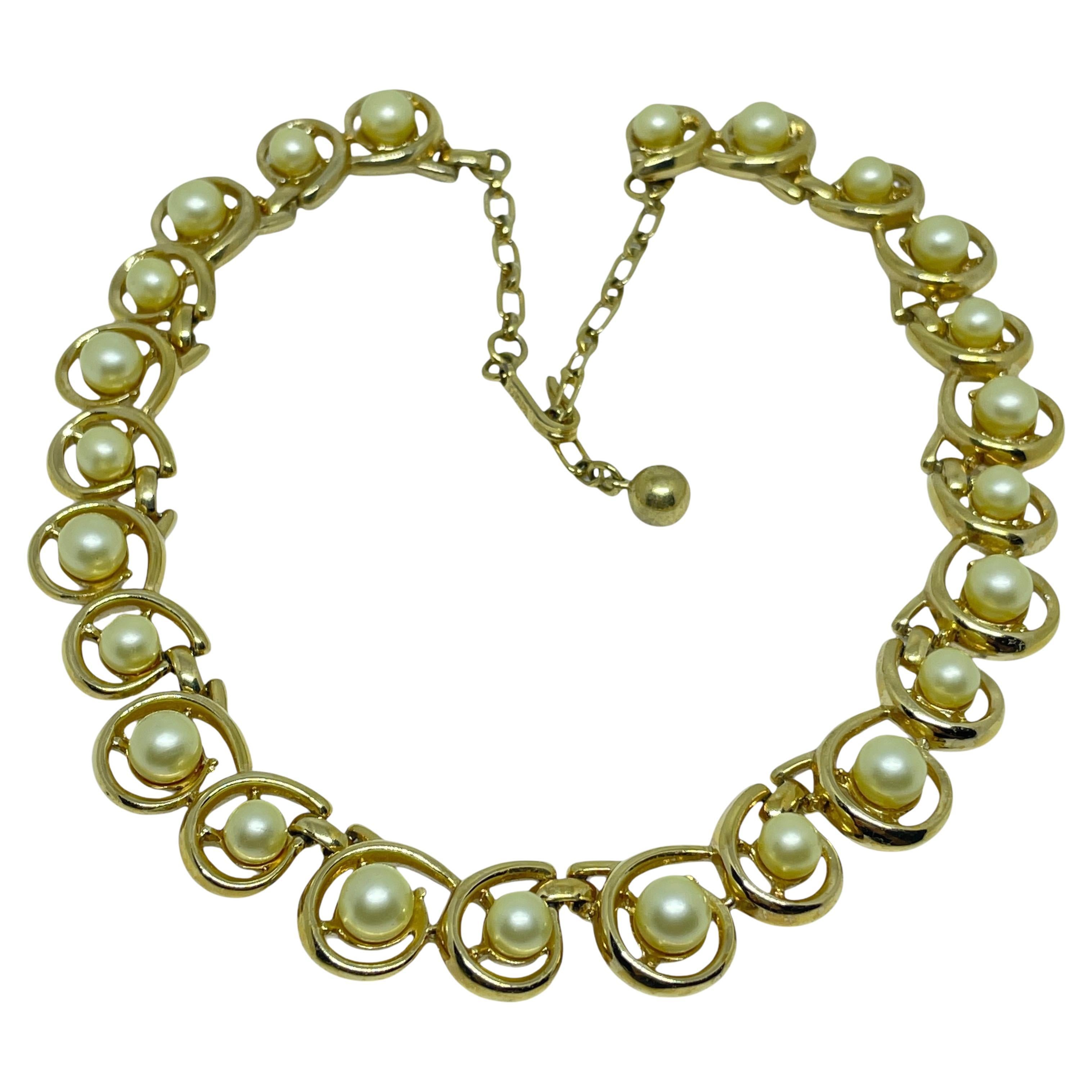 Vintage TRIFARI crown signed gold tone pearl designer necklace For Sale