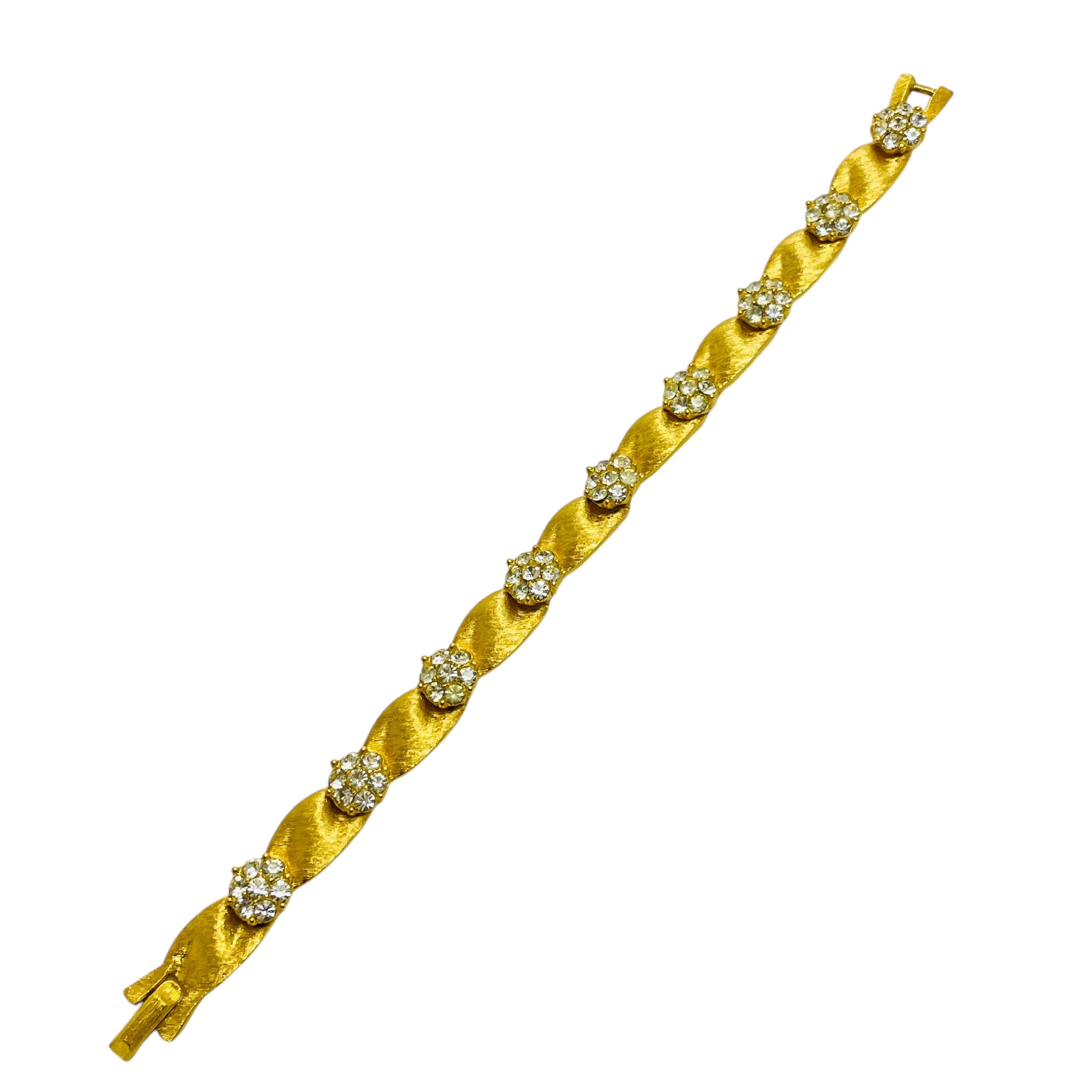 Vintage TRIFARI crown signed gold tone rhinestones designer bracelet For Sale 2