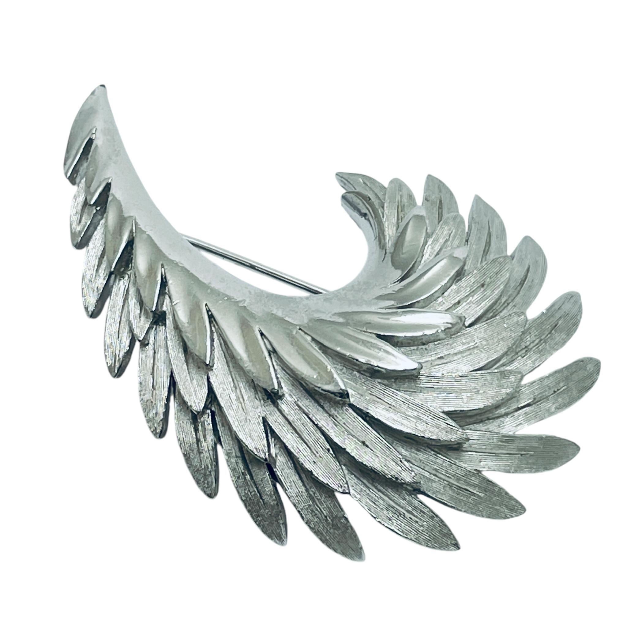 DETAILS

• signed TRIFARI  

• silver tone   

• vintage designer brooch 

MEASUREMENTS  

• 

CONDITION

•  very good vintage condition with minimal signs of wear 

 Sku 48

❤️❤️  VINTAGE DESIGNER JEWELRY ❤️❤️

❤️❤️  ALEXANDER’S BOUTIQUE  ❤️❤️  