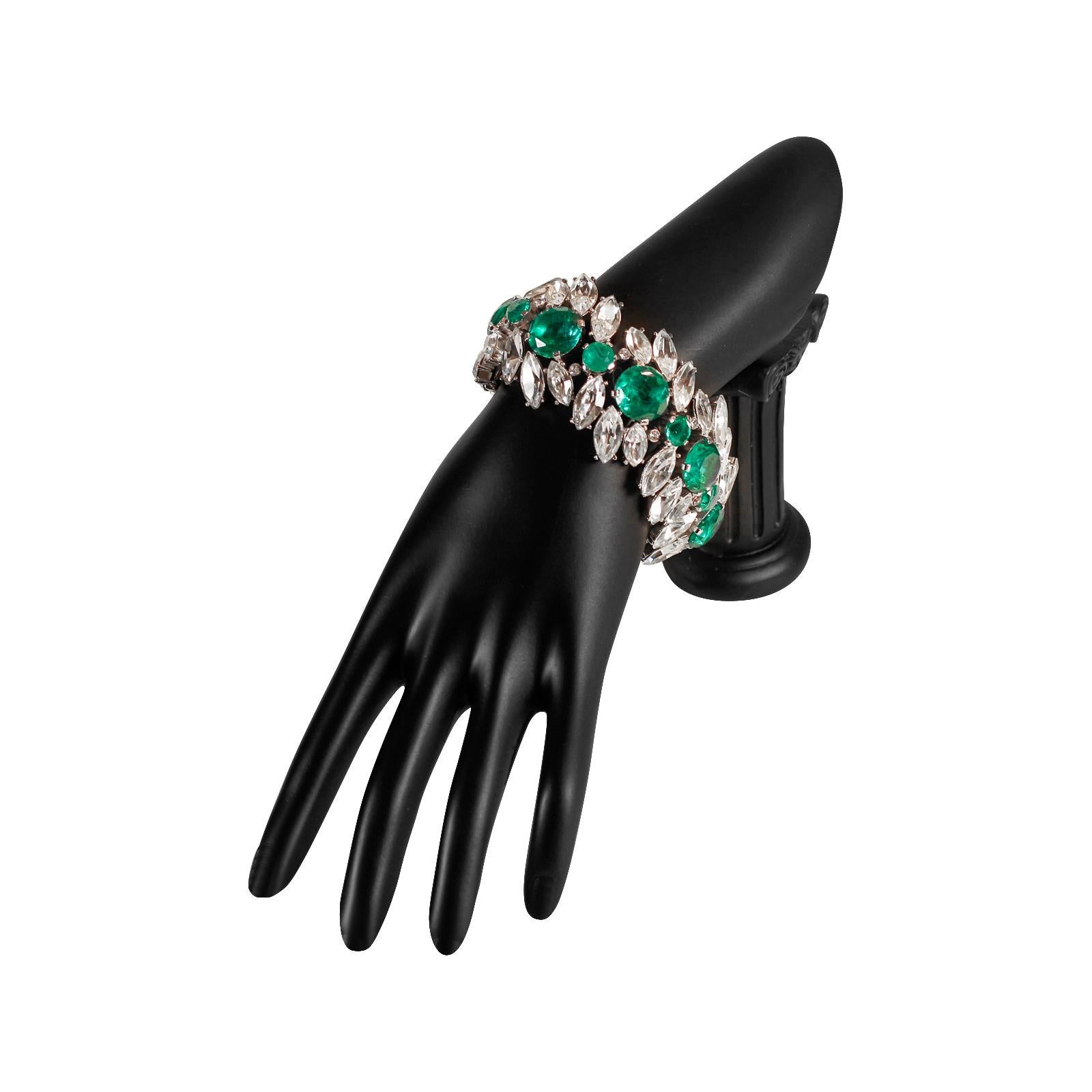 Vintage Trifari Emerald Green and Crystal Bracelet Circa 1960s In Good Condition For Sale In New York, NY